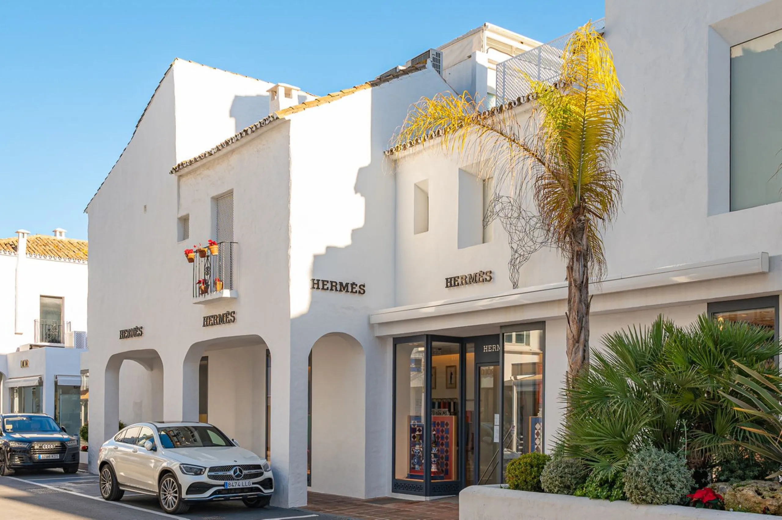 Stylish 2-room apartment with tourist license in the heart of Puerto Banús