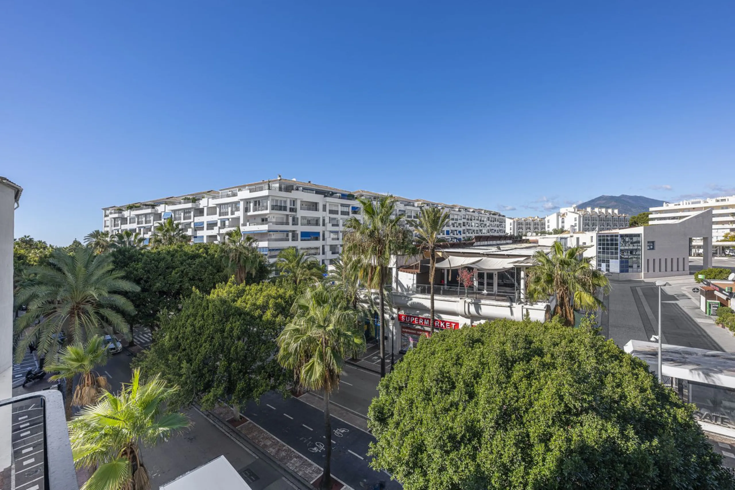 Stylish 2-room apartment with tourist license in the heart of Puerto Banús