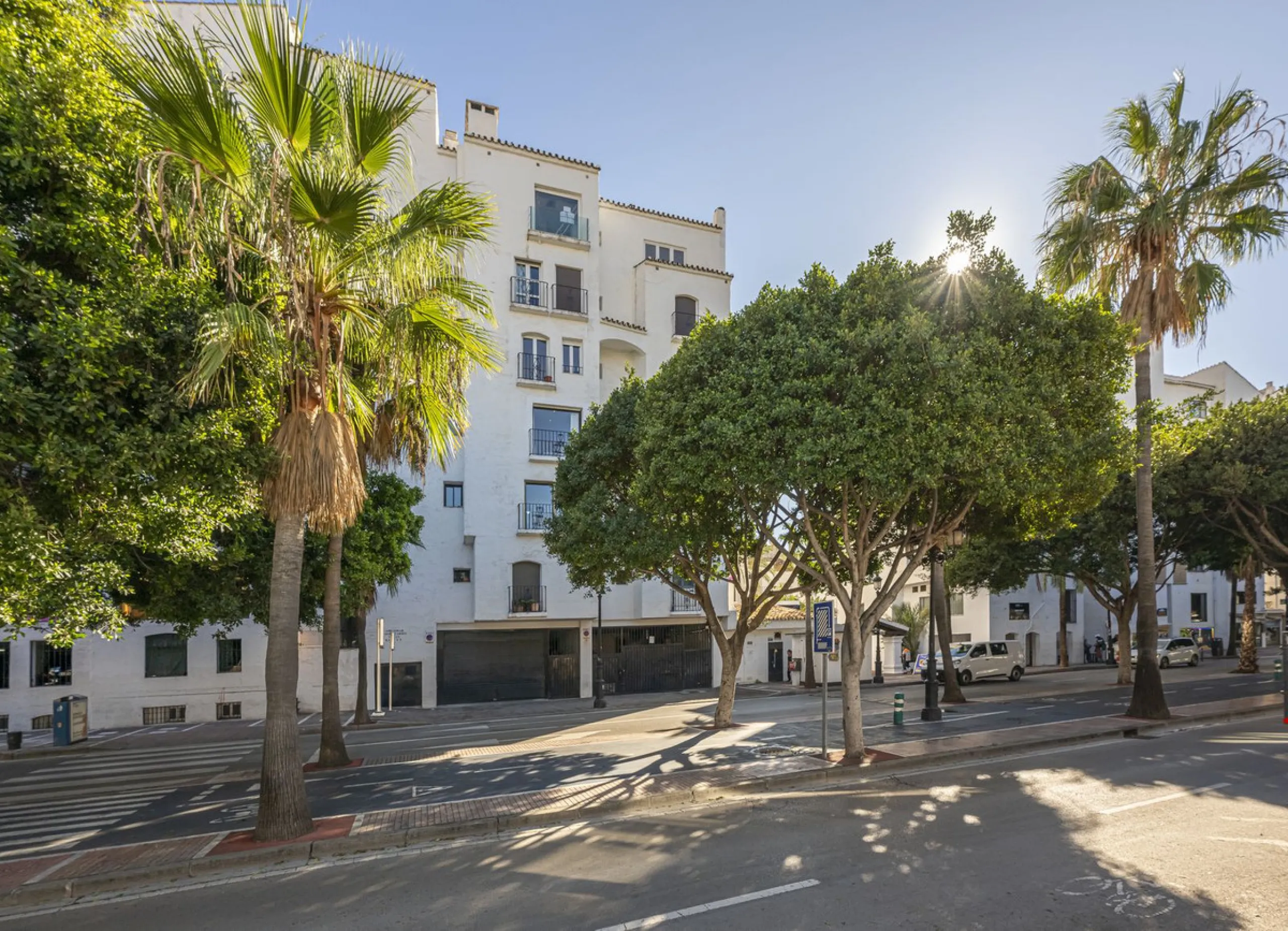 Stylish 2-room apartment with tourist license in the heart of Puerto Banús