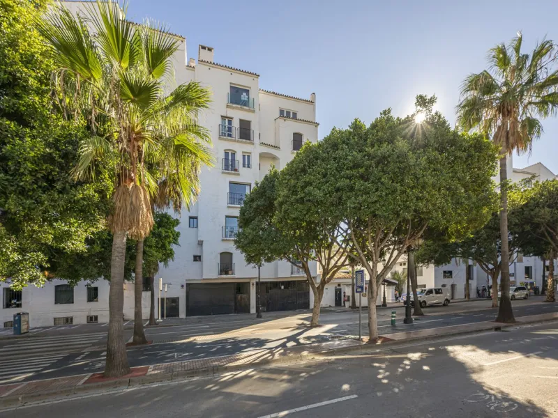 Stylish 2-room apartment with tourist license in the heart of Puerto Banús