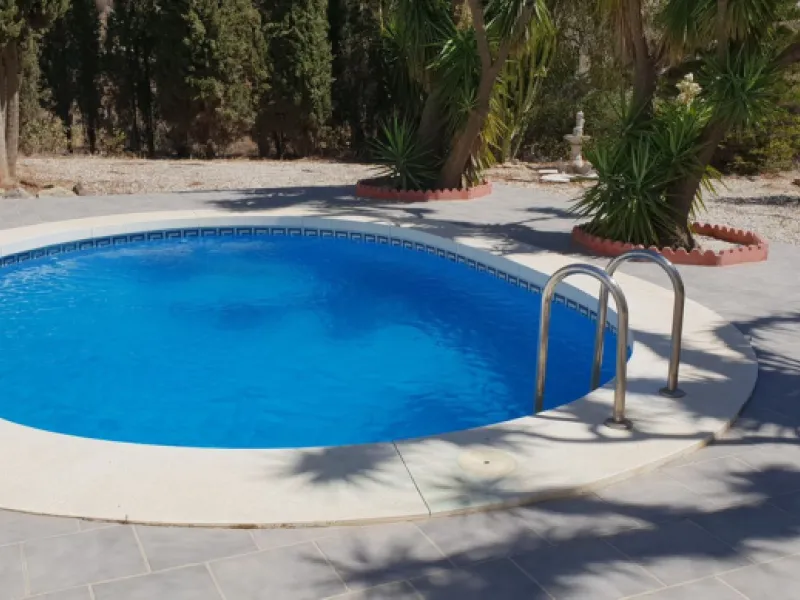 Lovely Country House with Separate Apartment Plus Kennels & Cattery for sale in Campanillos near Malaga.
