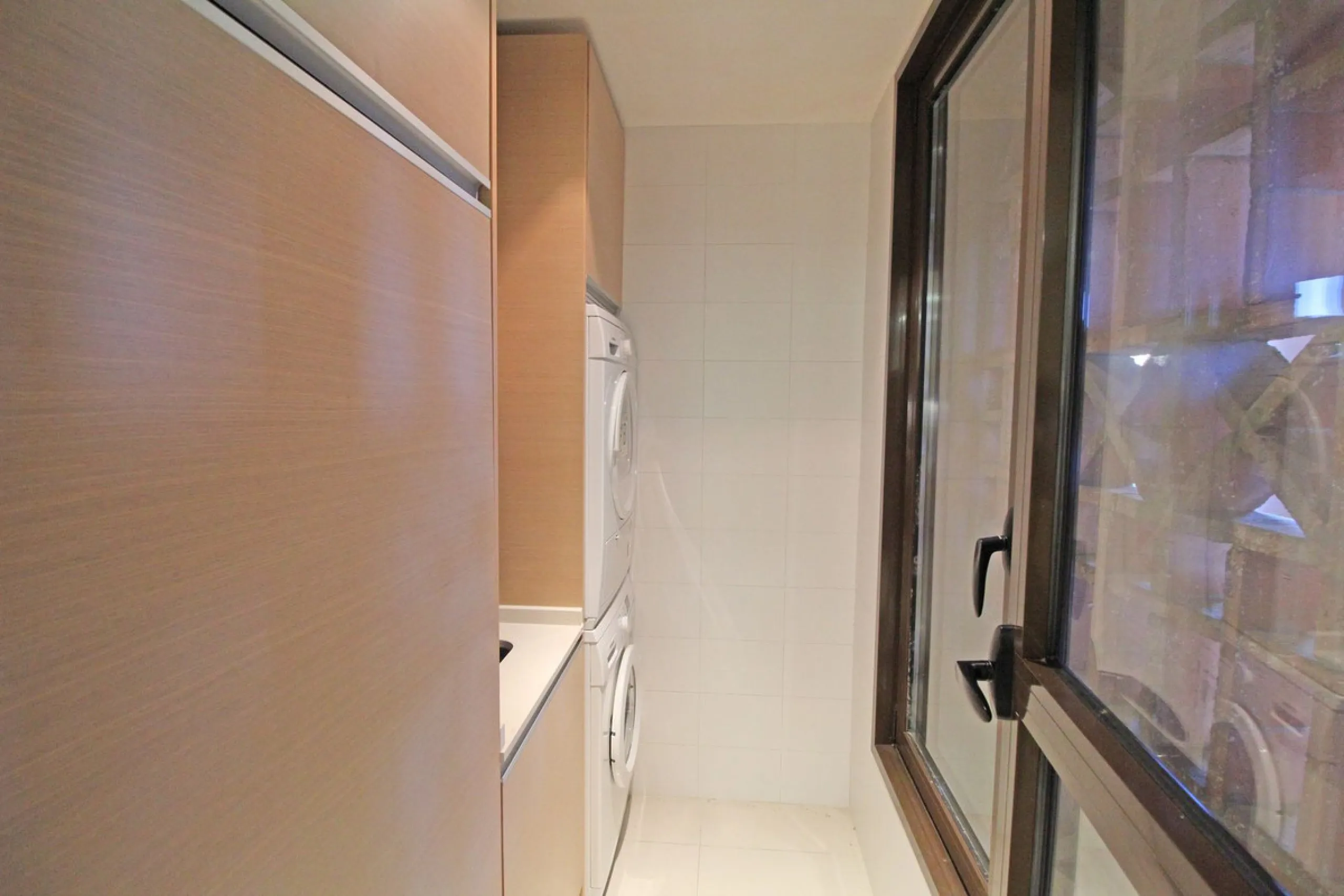 Nestled in the peaceful beachside enclave of Casasola, this charming ground-floor apartment