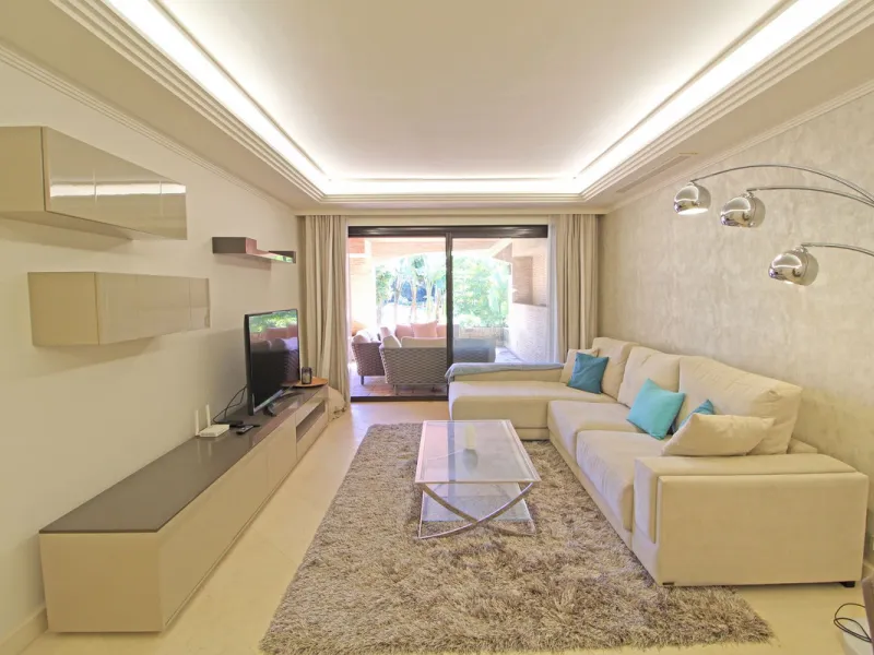 Nestled in the peaceful beachside enclave of Casasola, this charming ground-floor apartment