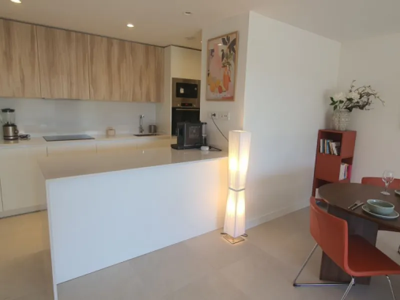 This beautiful bright elegant two-bedroom 2 beathroom apartment in Selwo, Estepona offers a perfect blend of nature, light, and coastal living. South-west facing, the property enjoys abundant afternoon sun and spectacular open views over protected forestl