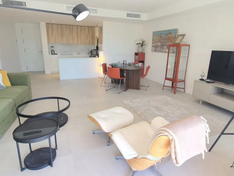 This beautiful bright elegant two-bedroom 2 beathroom apartment in Selwo, Estepona offers a perfect blend of nature, light, and coastal living. South-west facing, the property enjoys abundant afternoon sun and spectacular open views over protected forestl