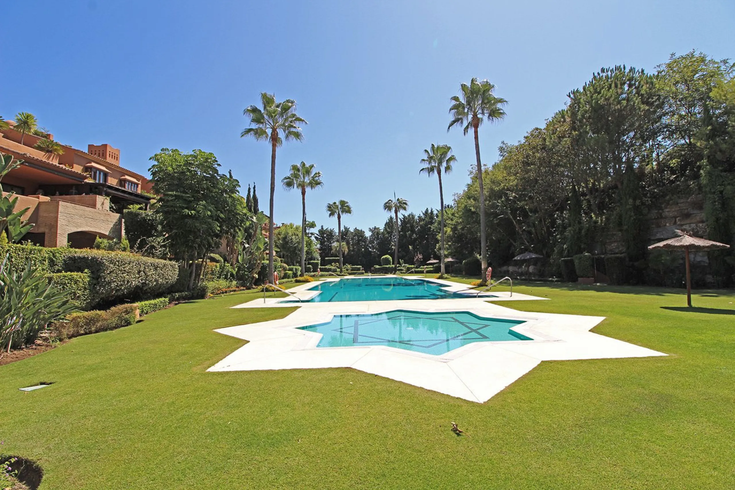 Nestled in the peaceful beachside enclave of Casasola, this charming ground-floor apartment