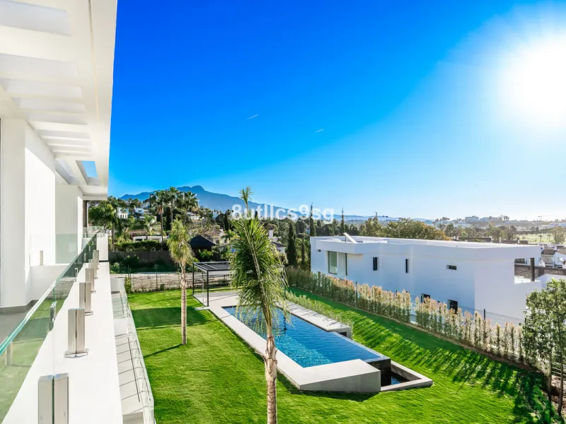 This contemporary villa is situated in the sought-after area of Paraiso Alto, Benahavis, Malaga. The property offers six bedrooms and eight bathrooms, including six en-suite, and stands out for its generous proportions with a built area of 1,038m² and a p
