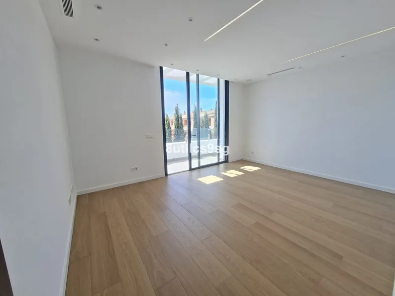 This contemporary villa is situated in the sought-after area of Paraiso Alto, Benahavis, Malaga. The property offers six bedrooms and eight bathrooms, including six en-suite, and stands out for its generous proportions with a built area of 1,038m² and a p