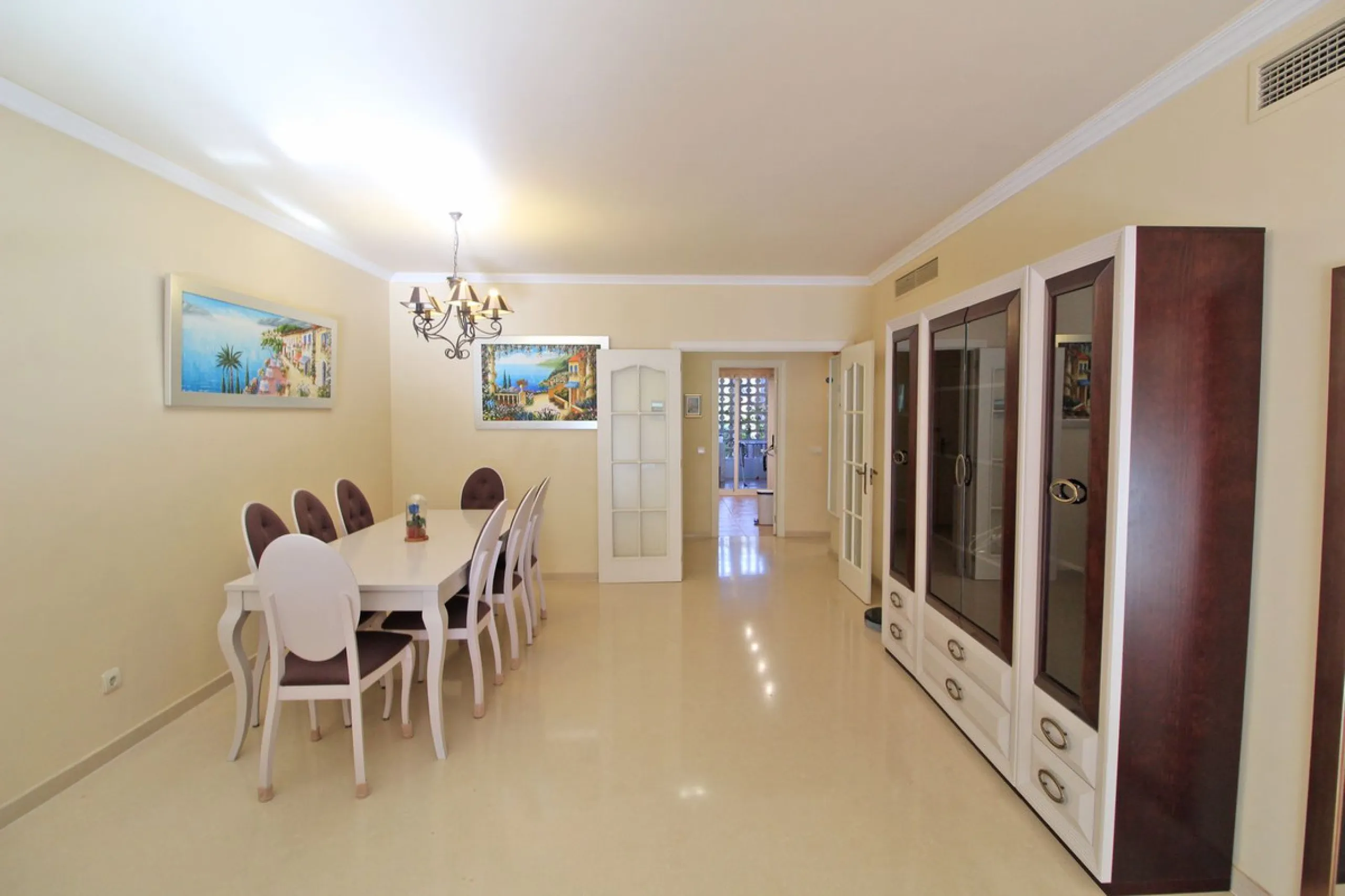 Ground floor apartment, less than 300 meters from the beach.