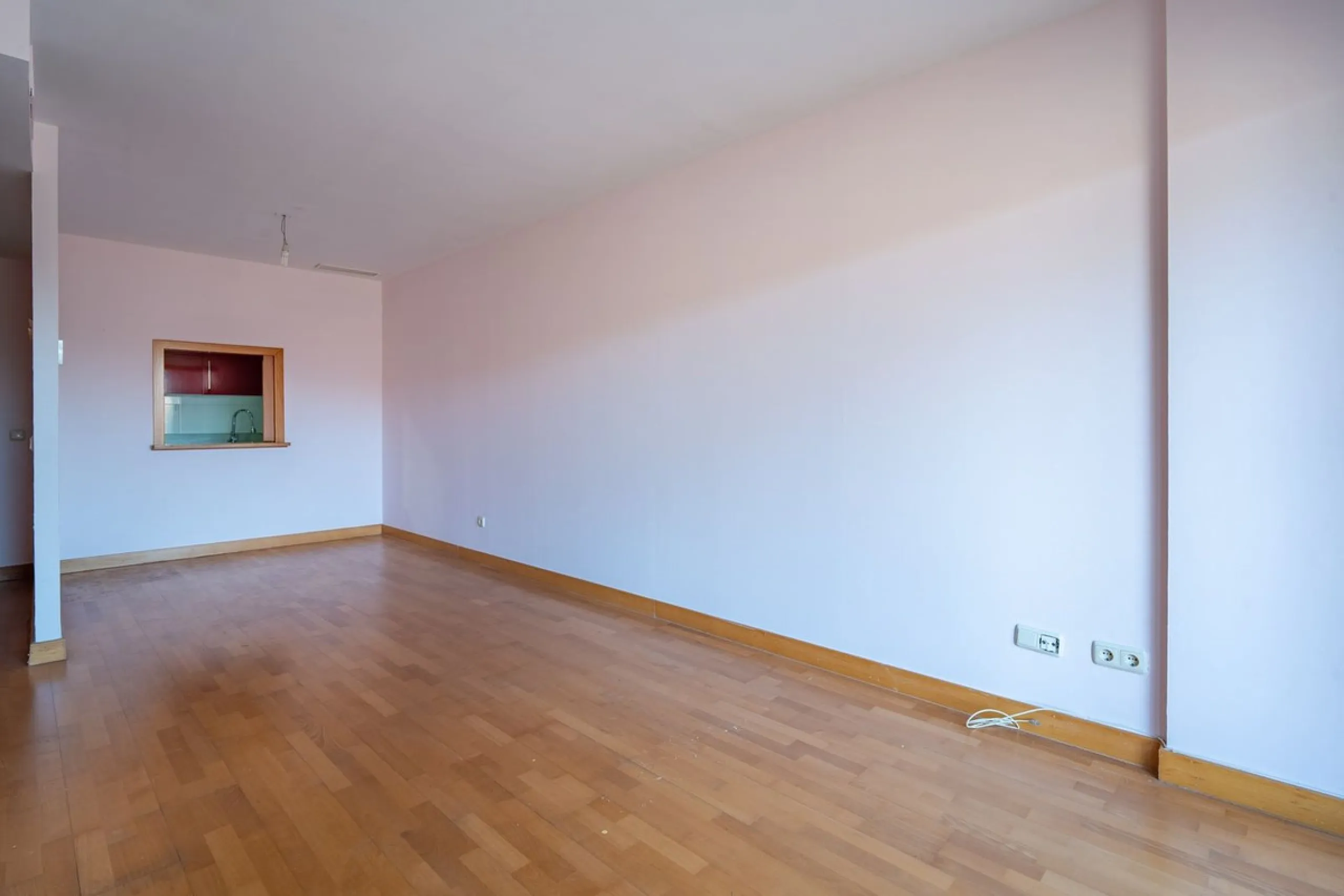 Discover this magnificent 96 m² penthouse located in a prime area, just a short walk from Larios Shopping Centre and surrounded by excellent transport links and local amenities.