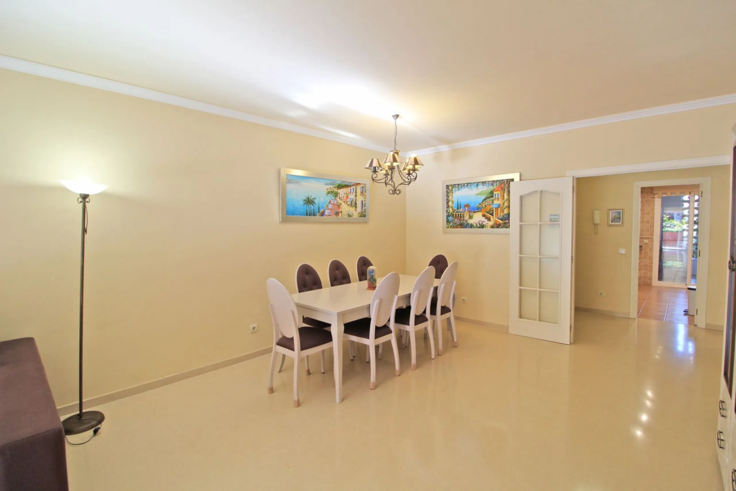 Ground floor apartment, less than 300 meters from the beach.