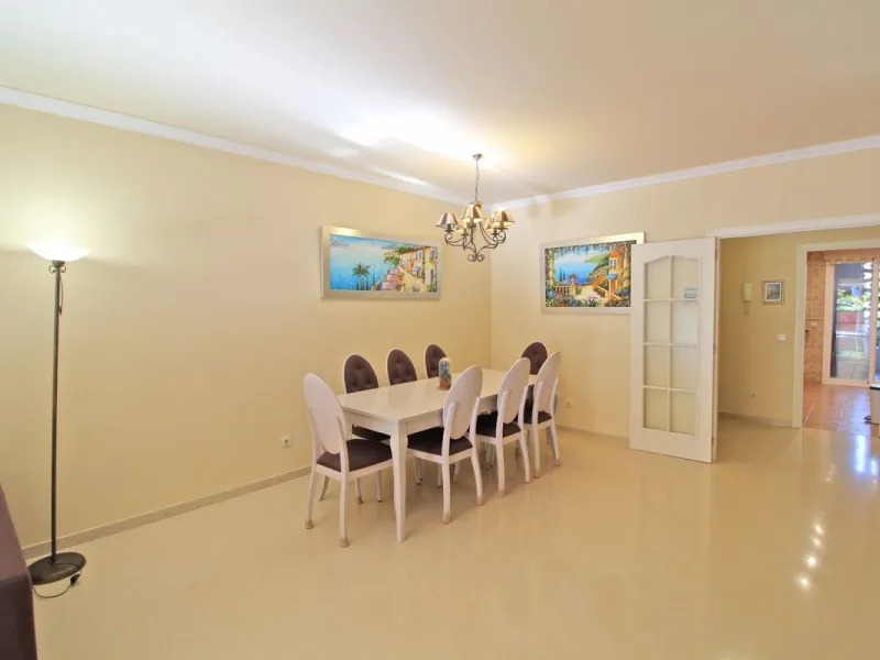 Ground floor apartment, less than 300 meters from the beach.