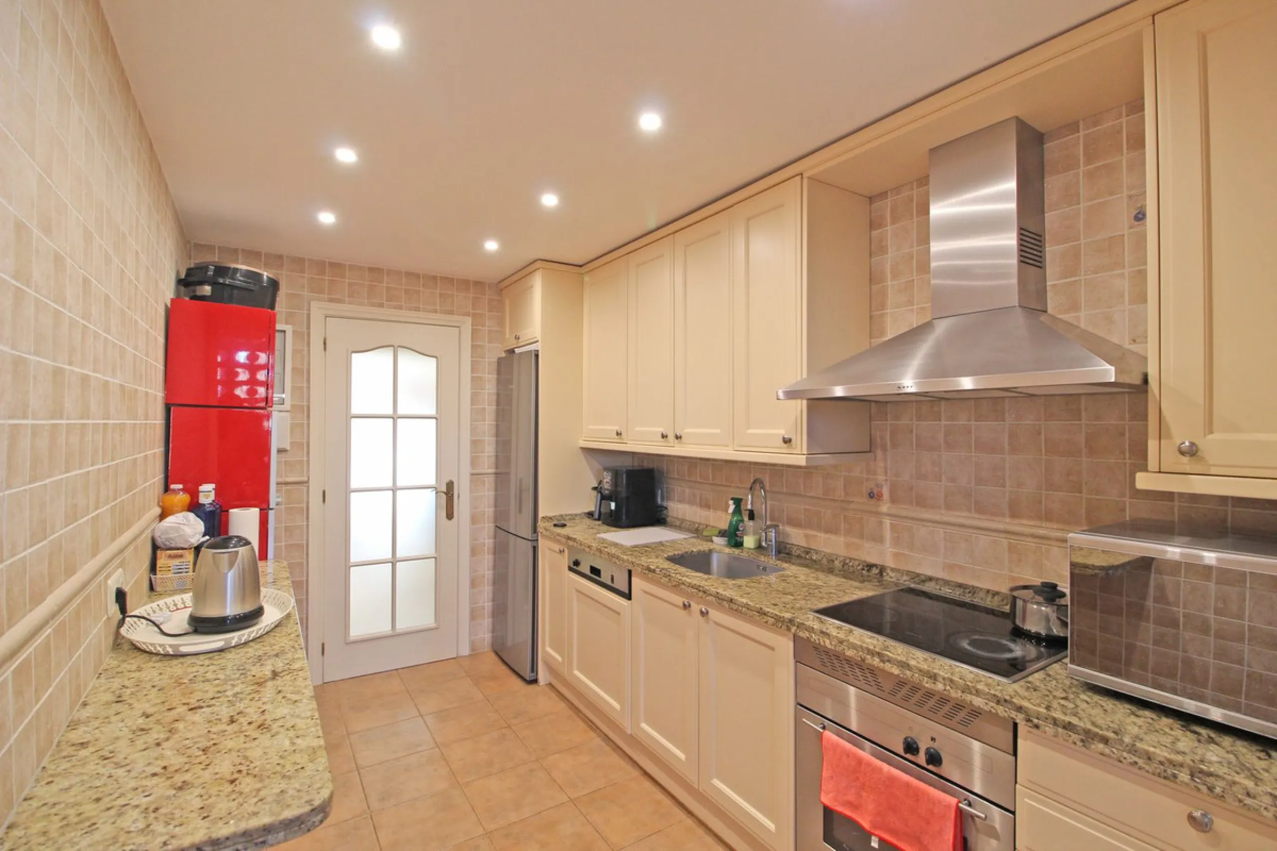 Ground floor apartment, less than 300 meters from the beach.