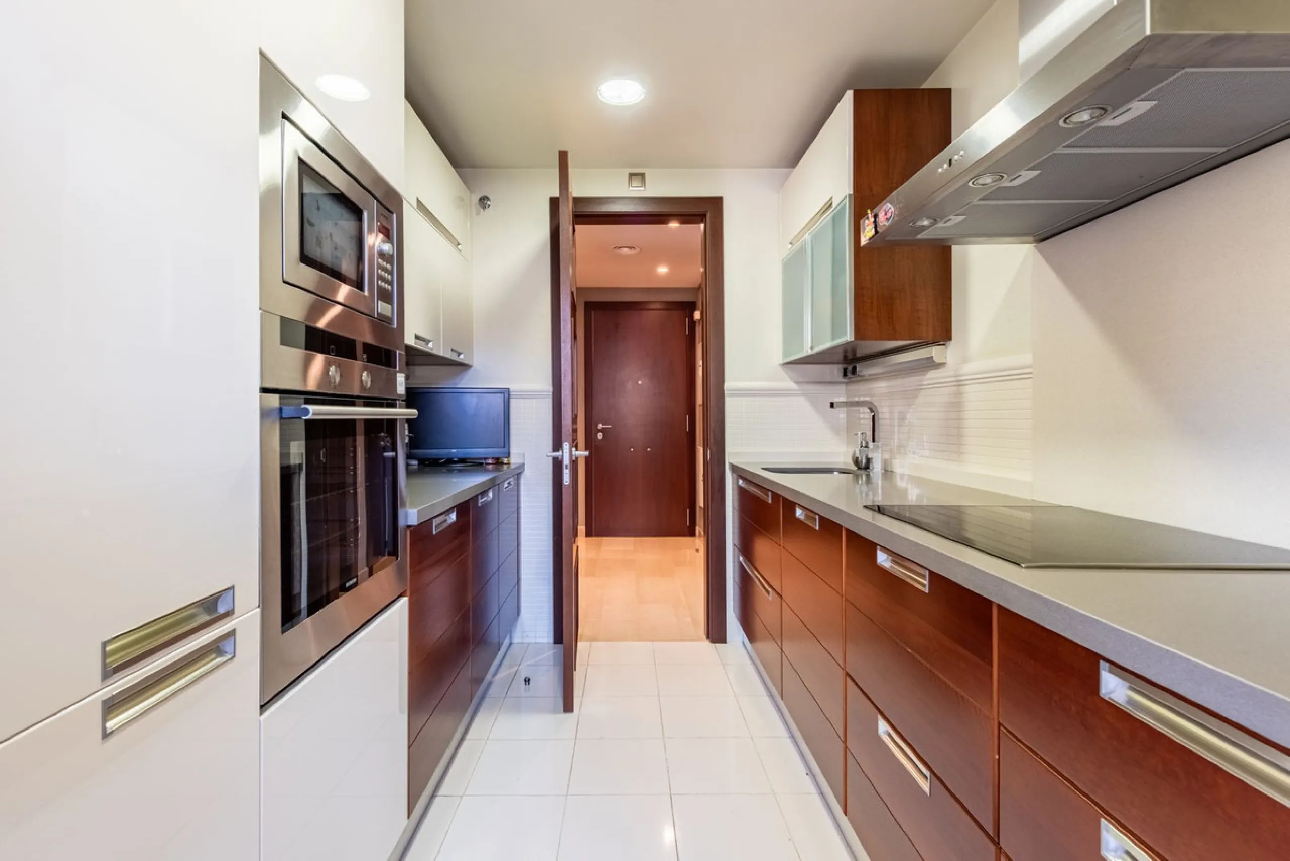 Prime 2-Bedroom Apartment with Pool Views close to Centro Plaza and Puerto Banus!