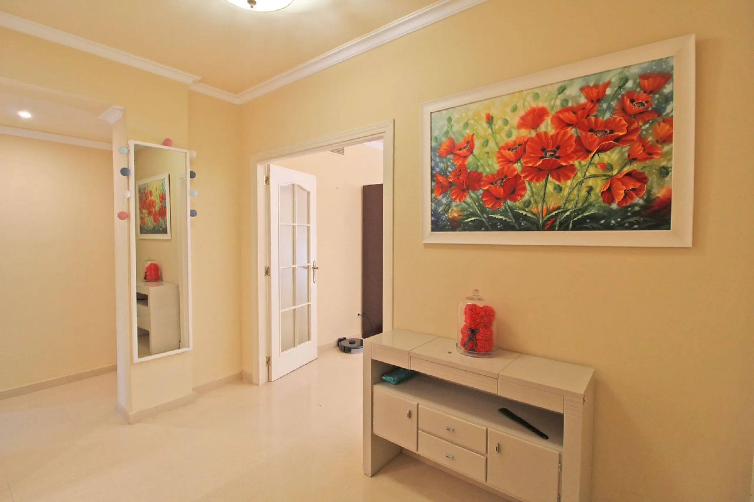 Ground floor apartment, less than 300 meters from the beach.