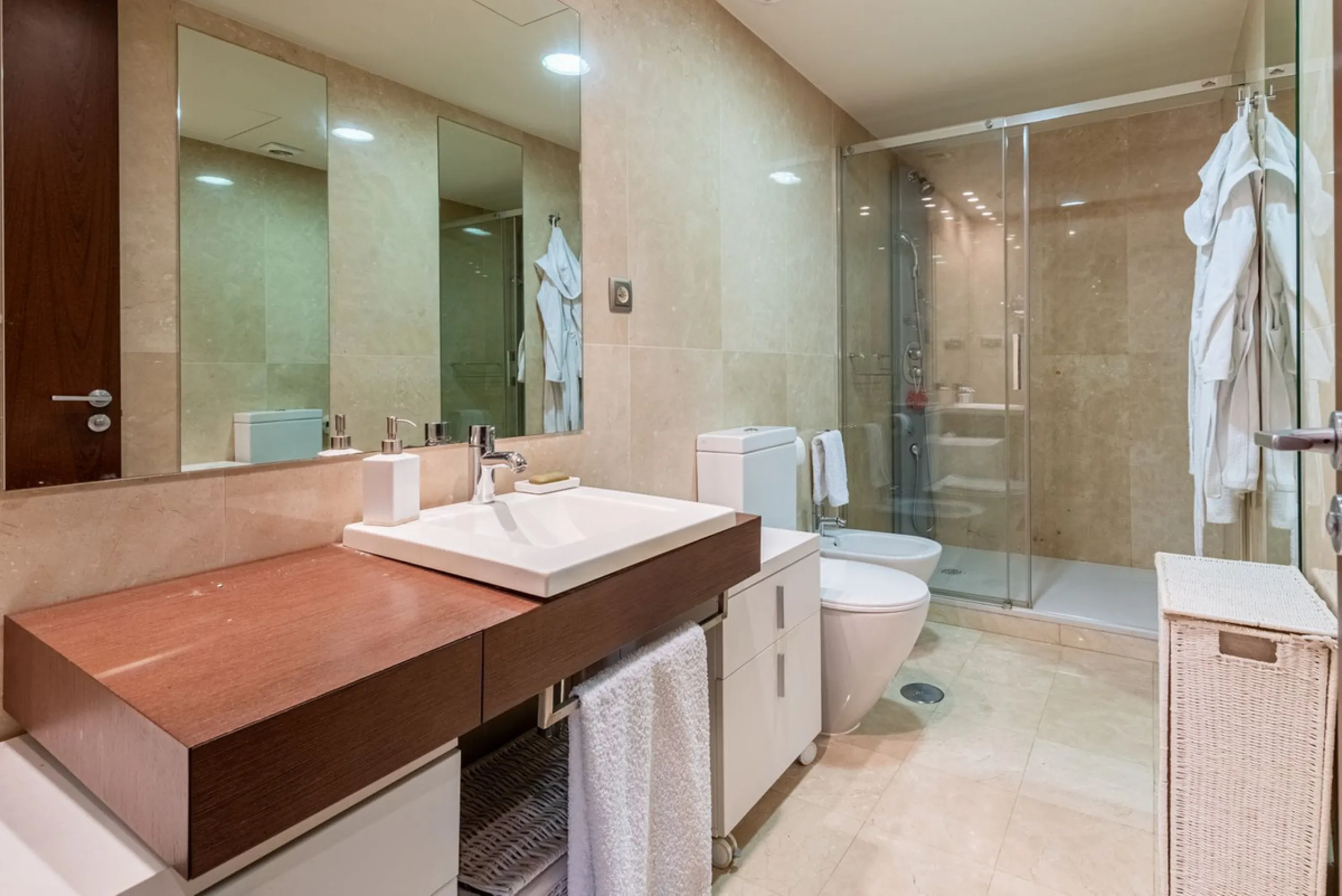 Prime 2-Bedroom Apartment with Pool Views close to Centro Plaza and Puerto Banus!