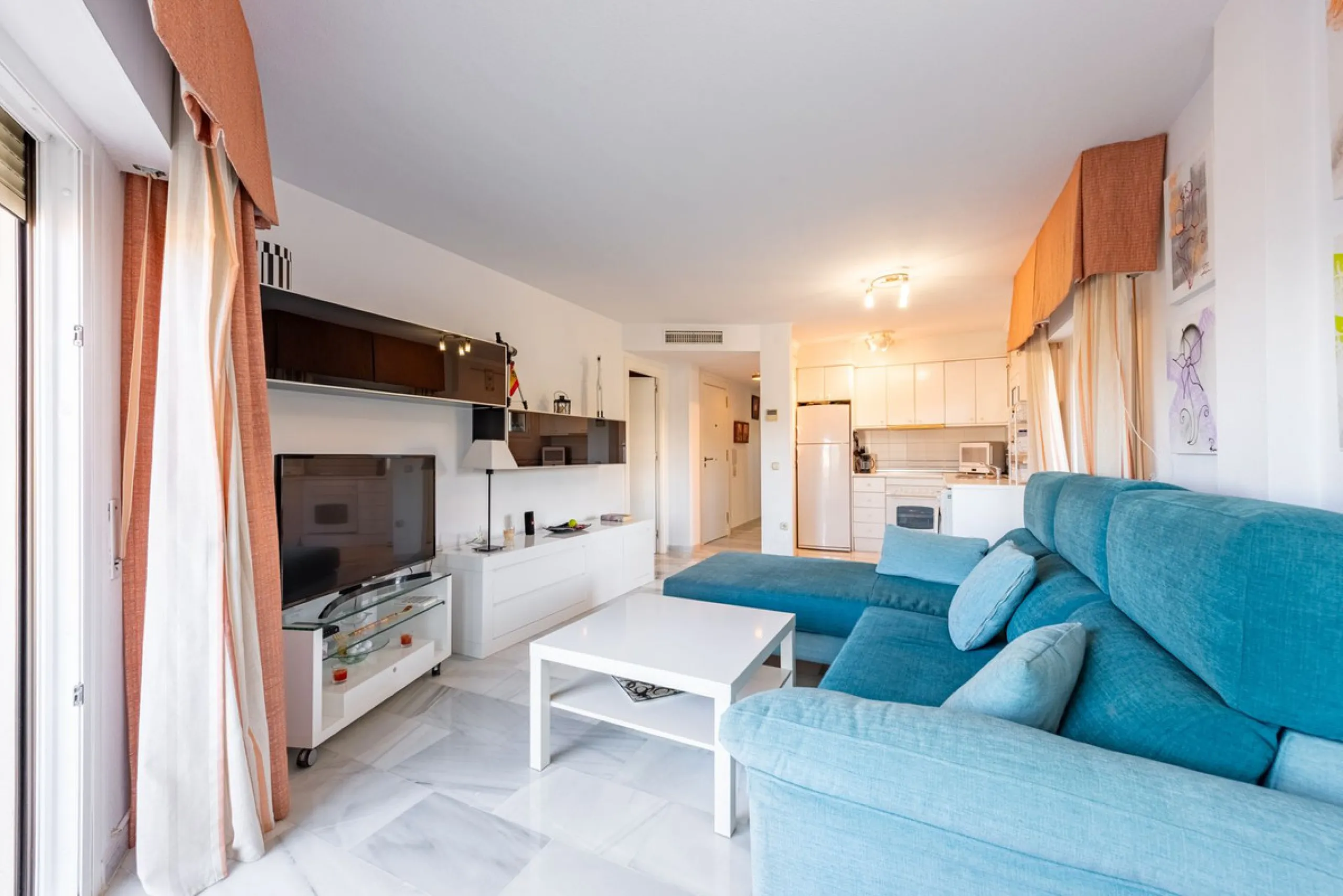 Beachfront Top-Floor Apartment – Prime Investment with Short-Term Rentals allowed