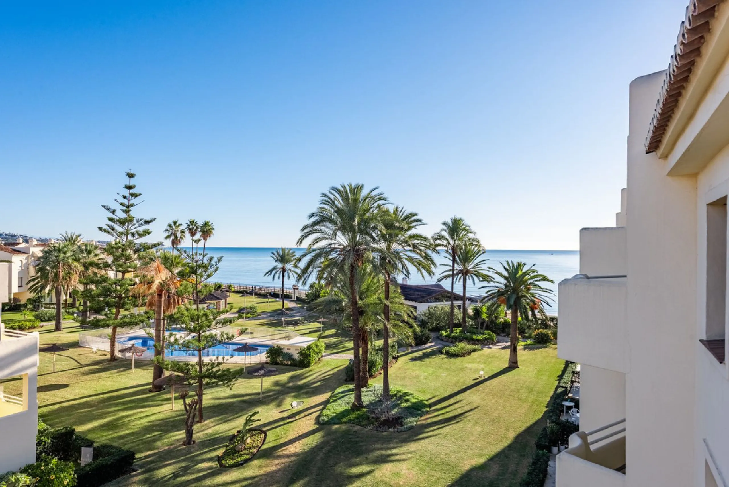 Beachfront Top-Floor Apartment – Prime Investment with Short-Term Rentals allowed