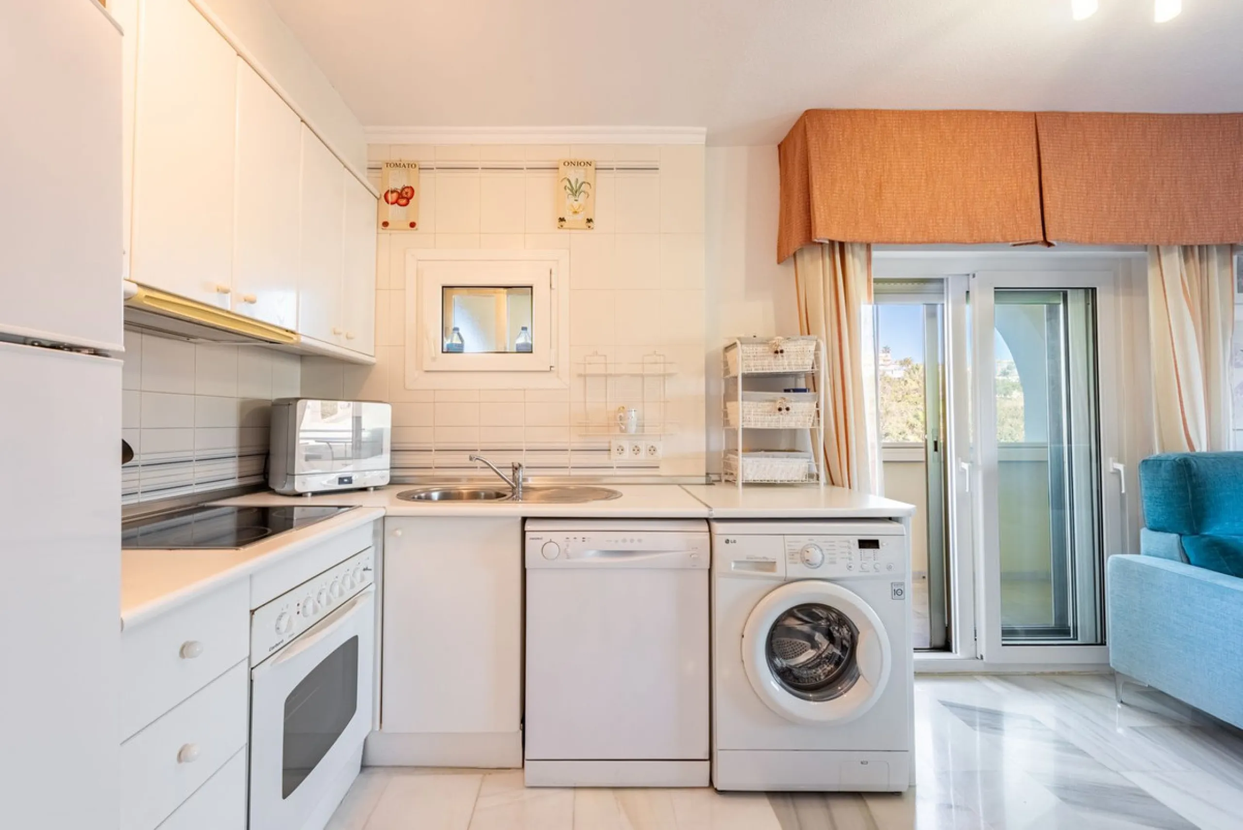 Beachfront Top-Floor Apartment – Prime Investment with Short-Term Rentals allowed