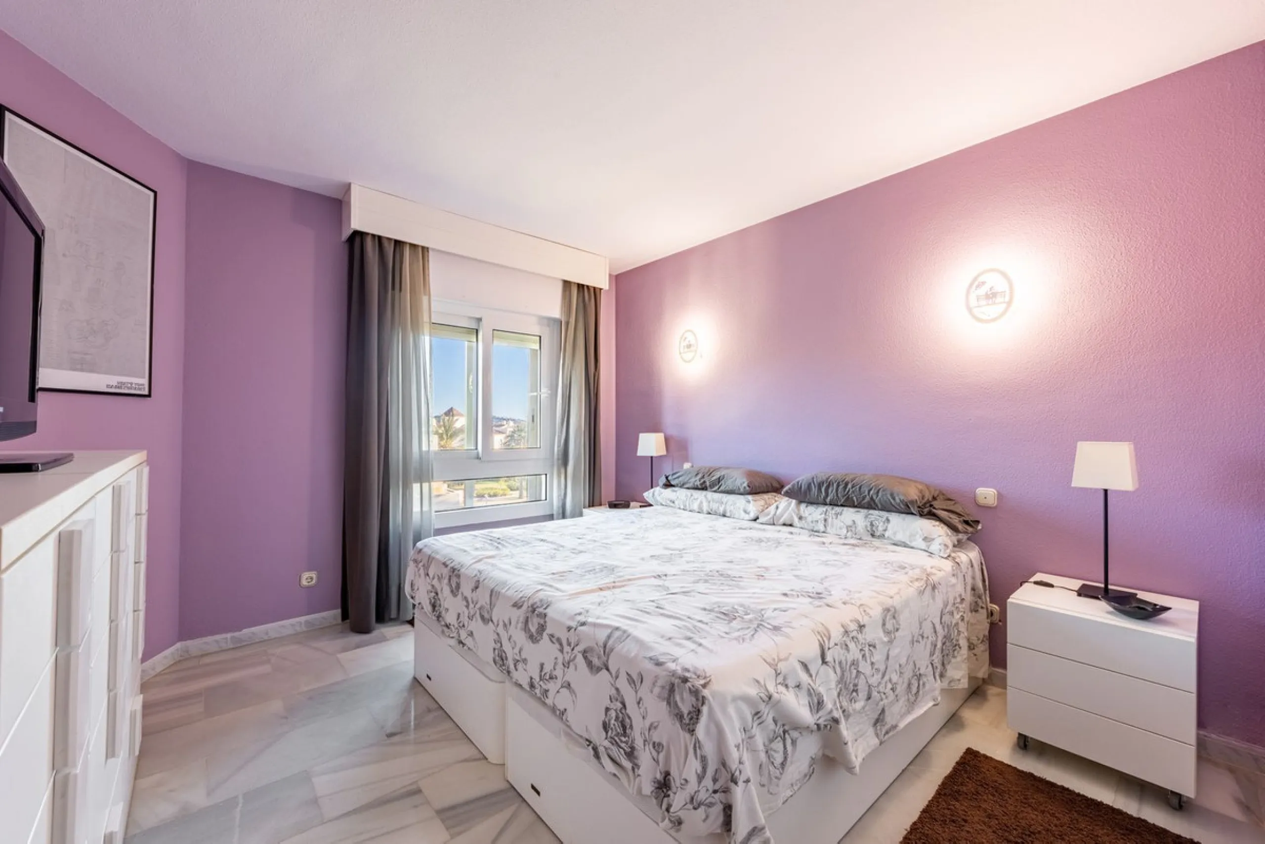 Beachfront Top-Floor Apartment – Prime Investment with Short-Term Rentals allowed