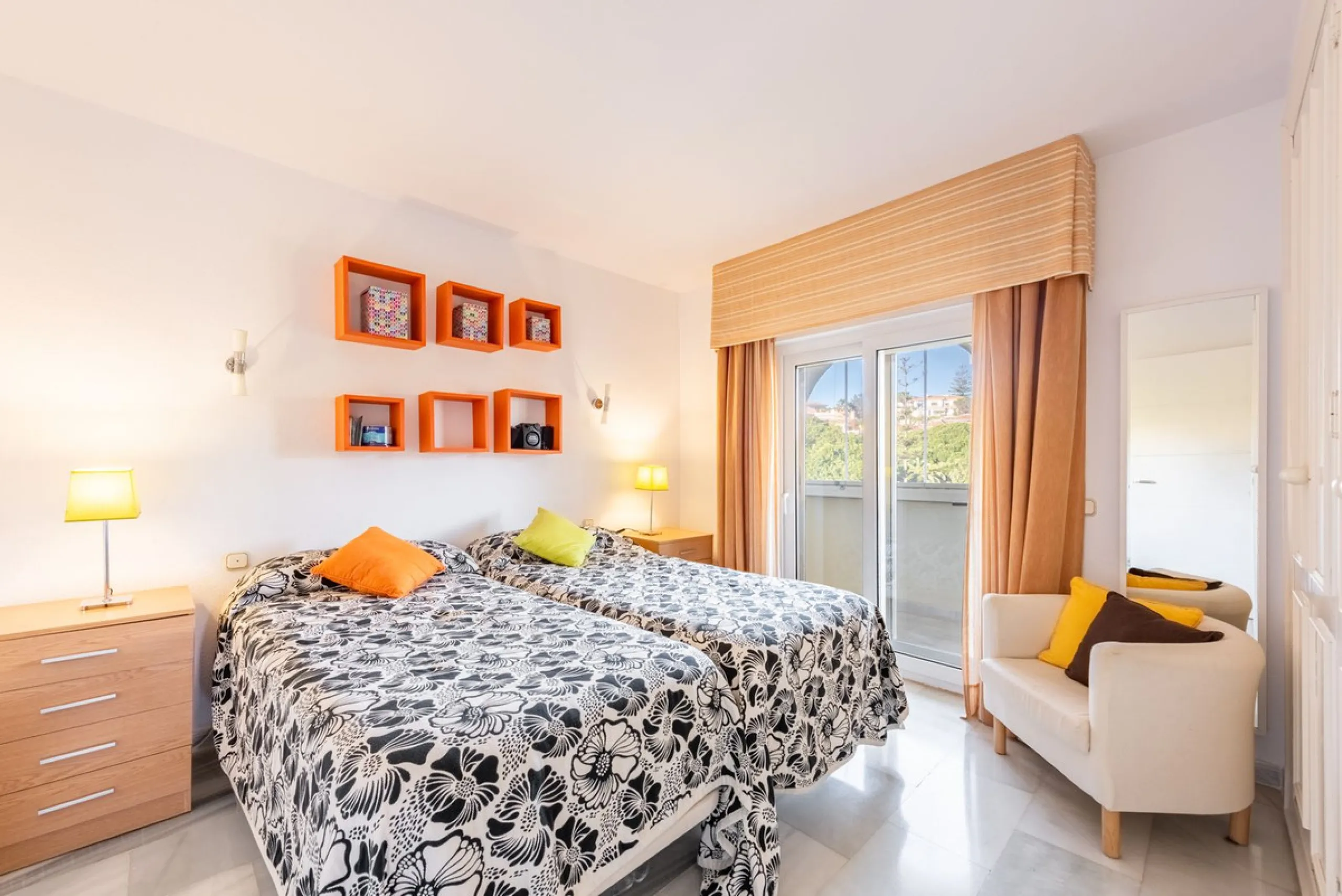 Beachfront Top-Floor Apartment – Prime Investment with Short-Term Rentals allowed