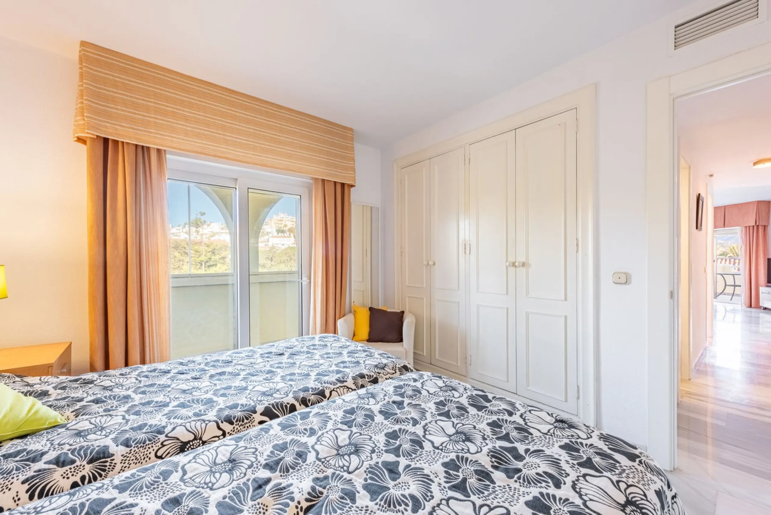 Beachfront Top-Floor Apartment – Prime Investment with Short-Term Rentals allowed