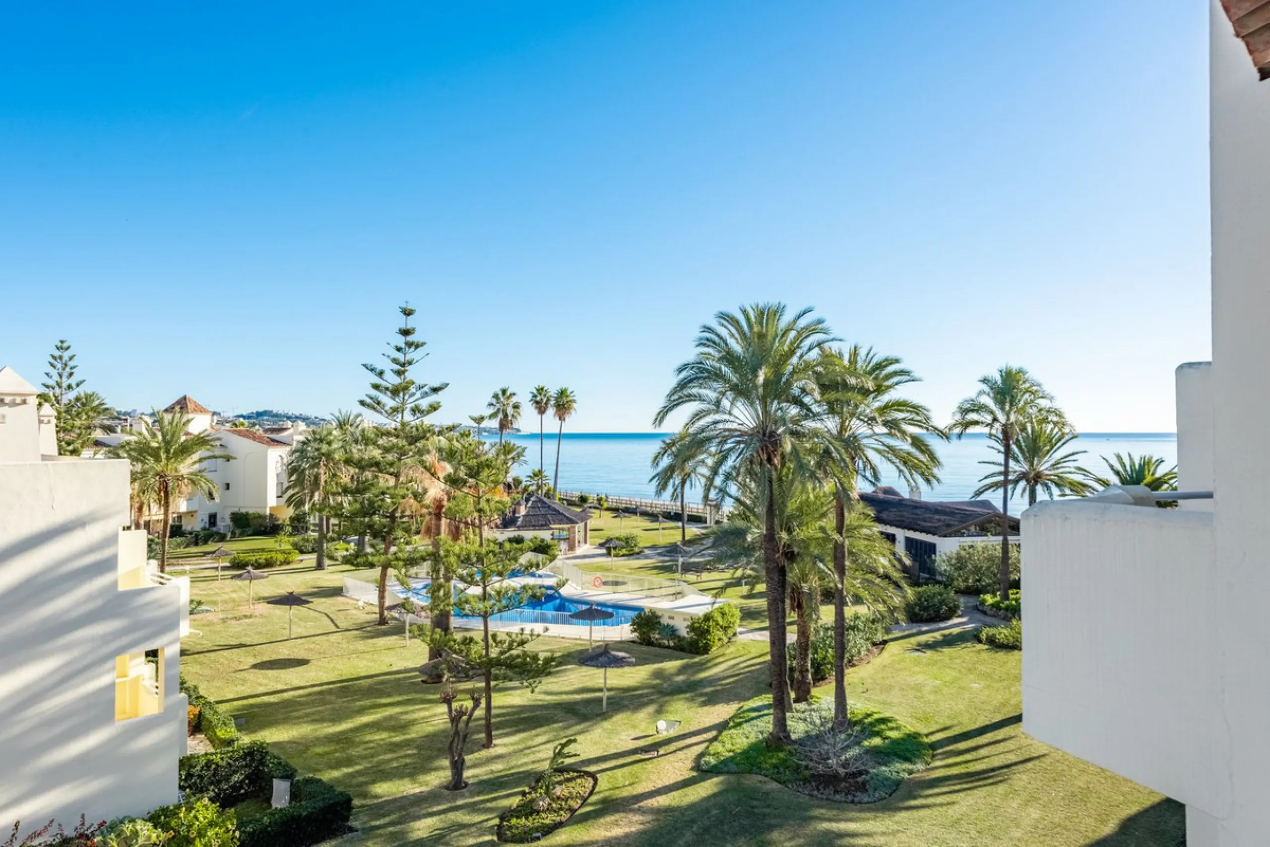 Beachfront Top-Floor Apartment – Prime Investment with Short-Term Rentals allowed