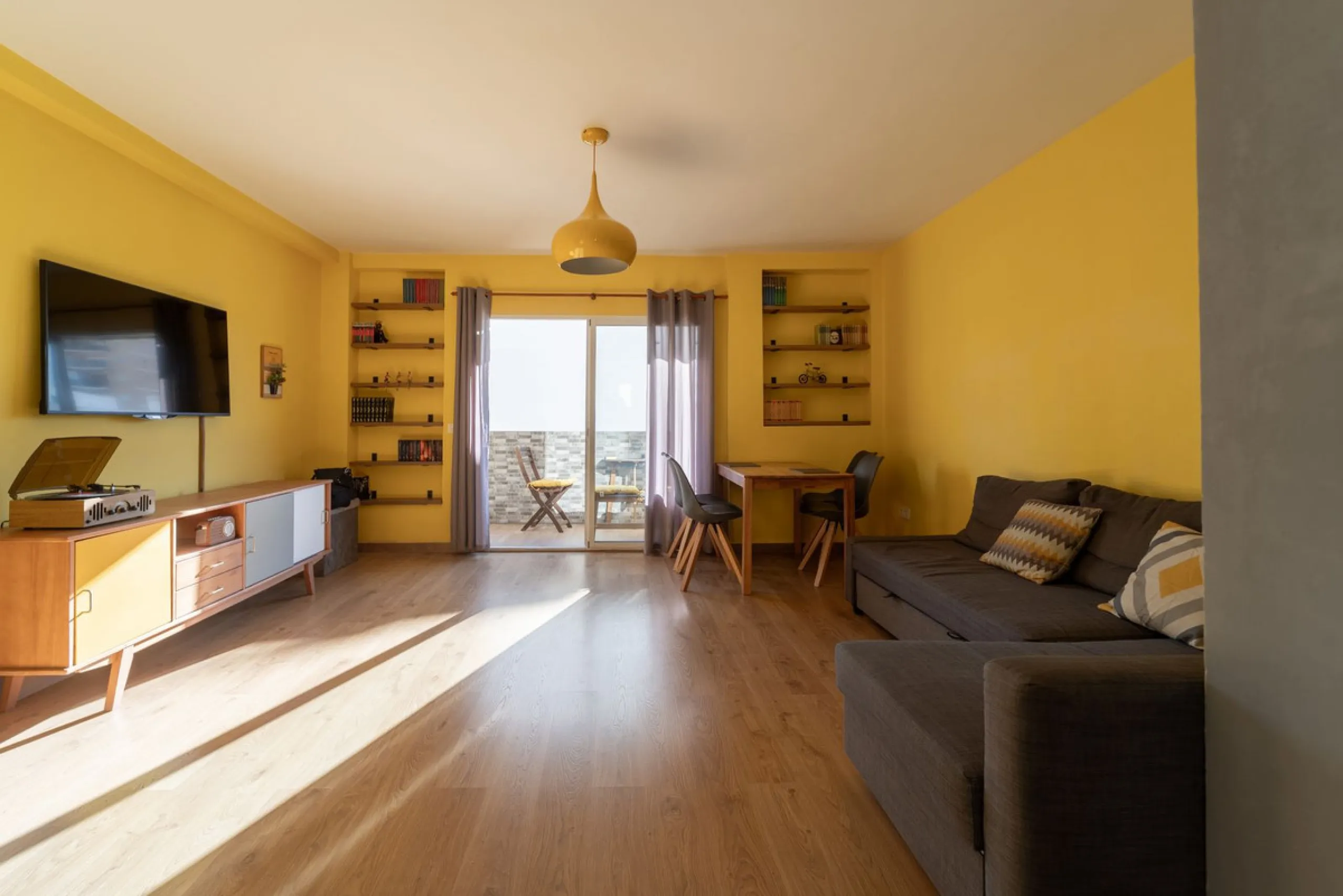 Apartment - Middle Floor Apartment в продаже в Fuengirola, Málaga. В доме 3 спален и 1 ванных комнат. Площадь дома 85 м²