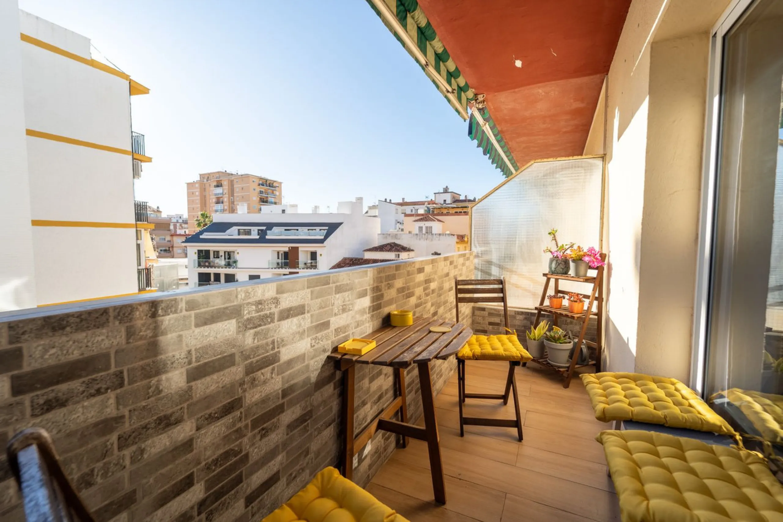 Apartment - Middle Floor Apartment в продаже в Fuengirola, Málaga. В доме 3 спален и 1 ванных комнат. Площадь дома 85 м²