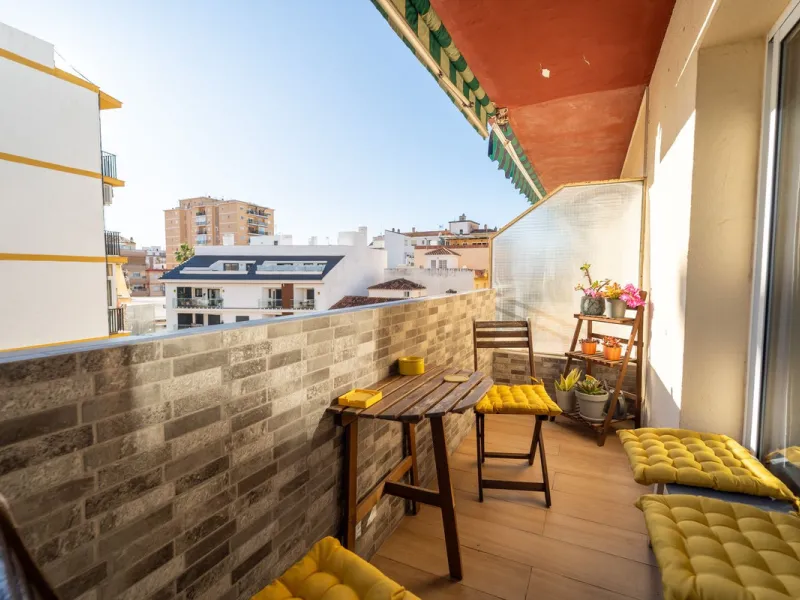 Apartment - Middle Floor Apartment в продаже в Fuengirola, Málaga. В доме 3 спален и 1 ванных комнат. Площадь дома 85 м²