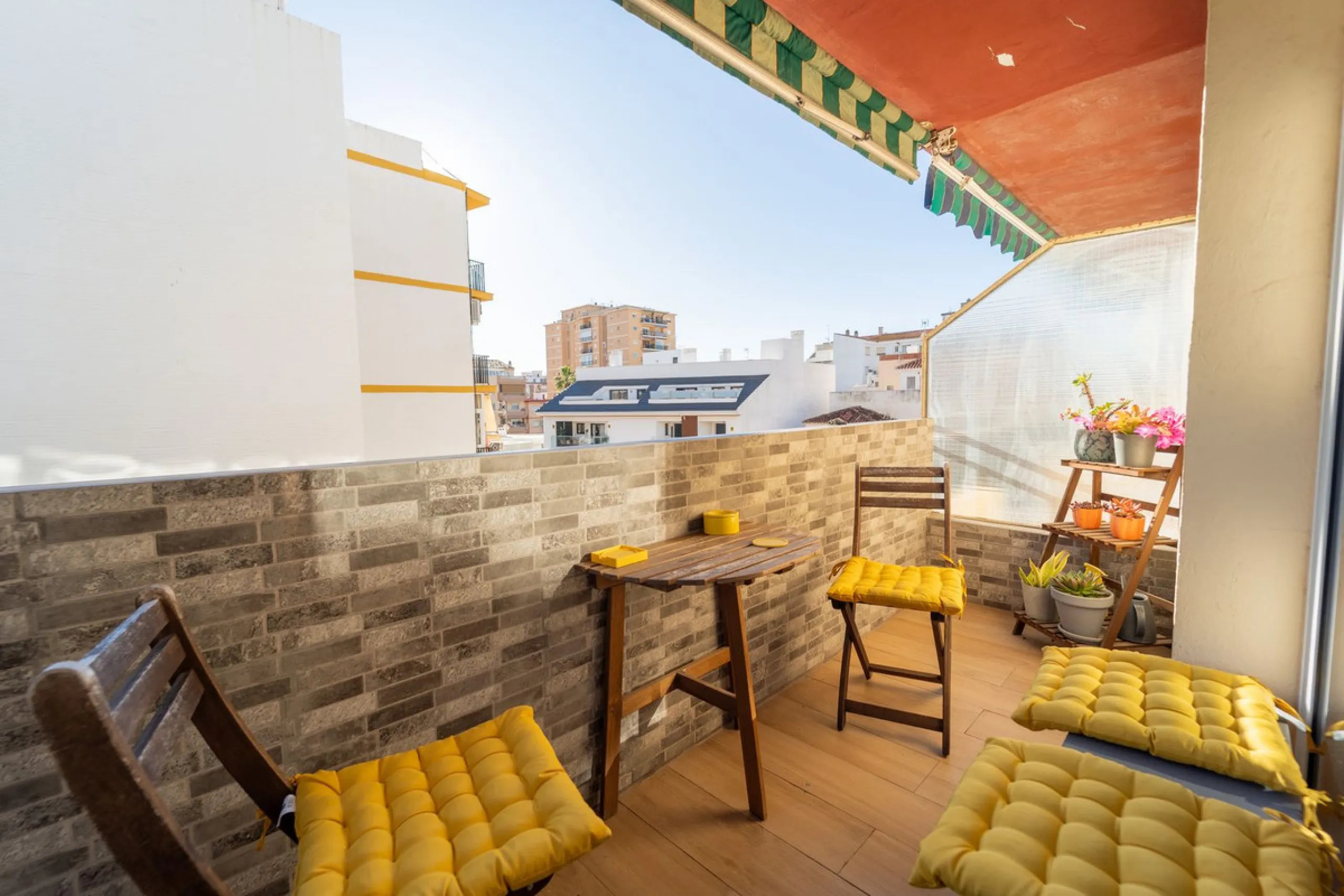 Apartment - Middle Floor Apartment в продаже в Fuengirola, Málaga. В доме 3 спален и 1 ванных комнат. Площадь дома 85 м²