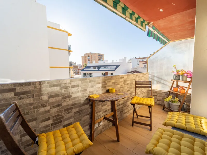Apartment - Middle Floor Apartment в продаже в Fuengirola, Málaga. В доме 3 спален и 1 ванных комнат. Площадь дома 85 м²