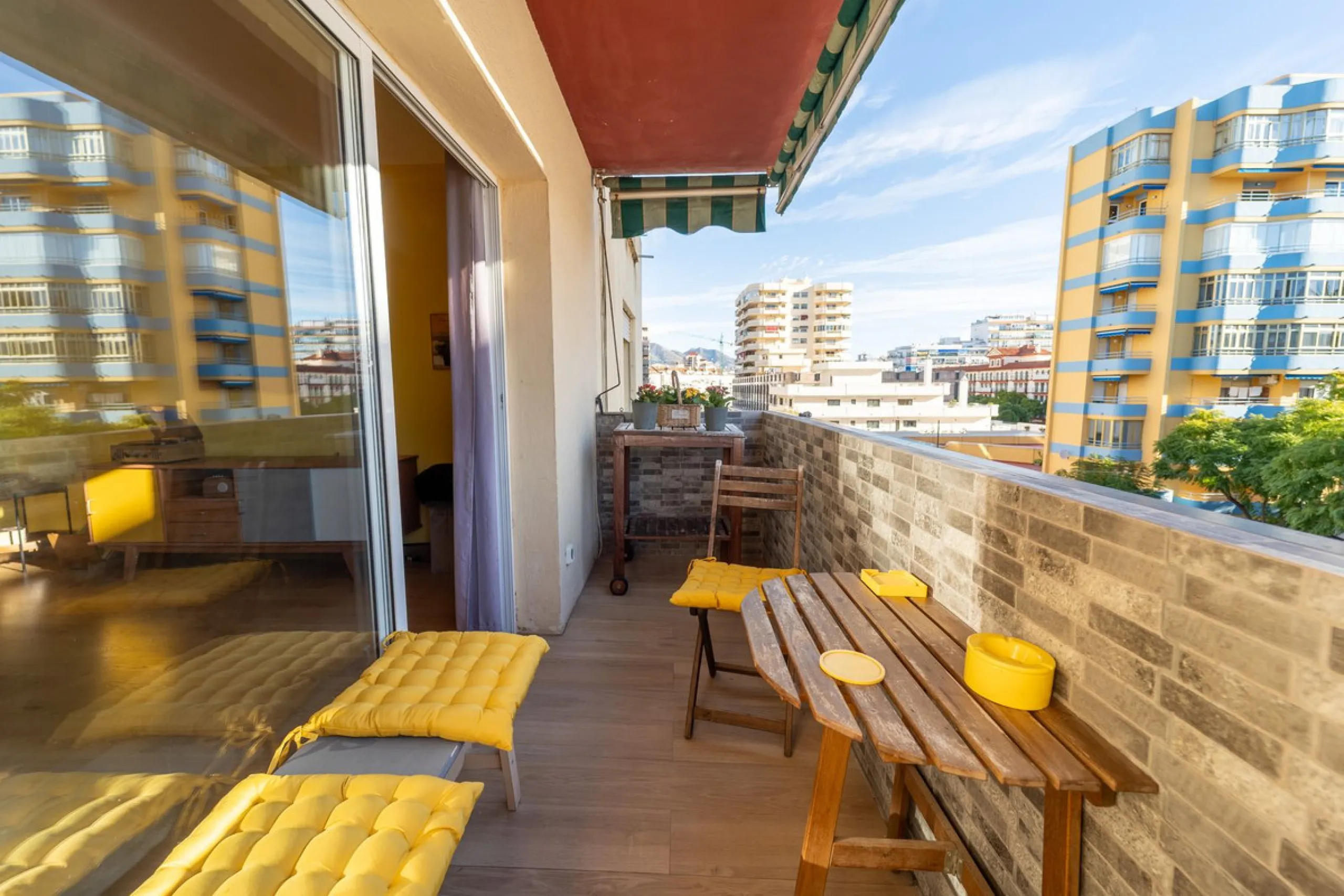 Apartment - Middle Floor Apartment в продаже в Fuengirola, Málaga. В доме 3 спален и 1 ванных комнат. Площадь дома 85 м²