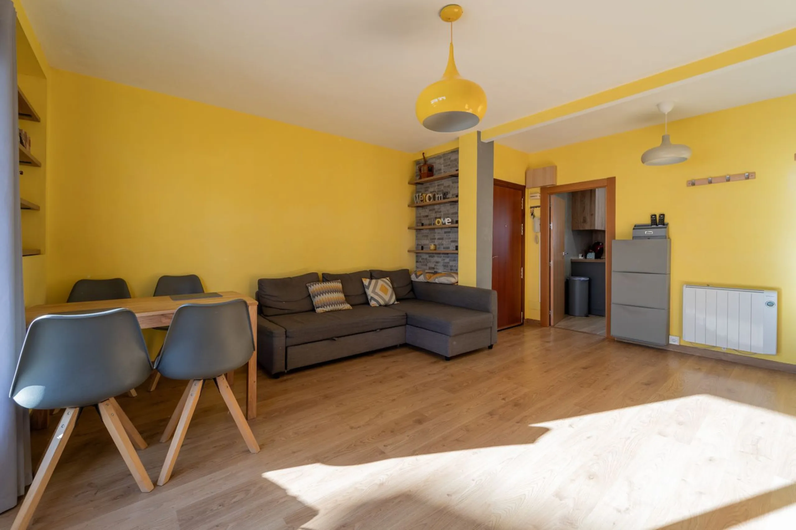Apartment - Middle Floor Apartment в продаже в Fuengirola, Málaga. В доме 3 спален и 1 ванных комнат. Площадь дома 85 м²
