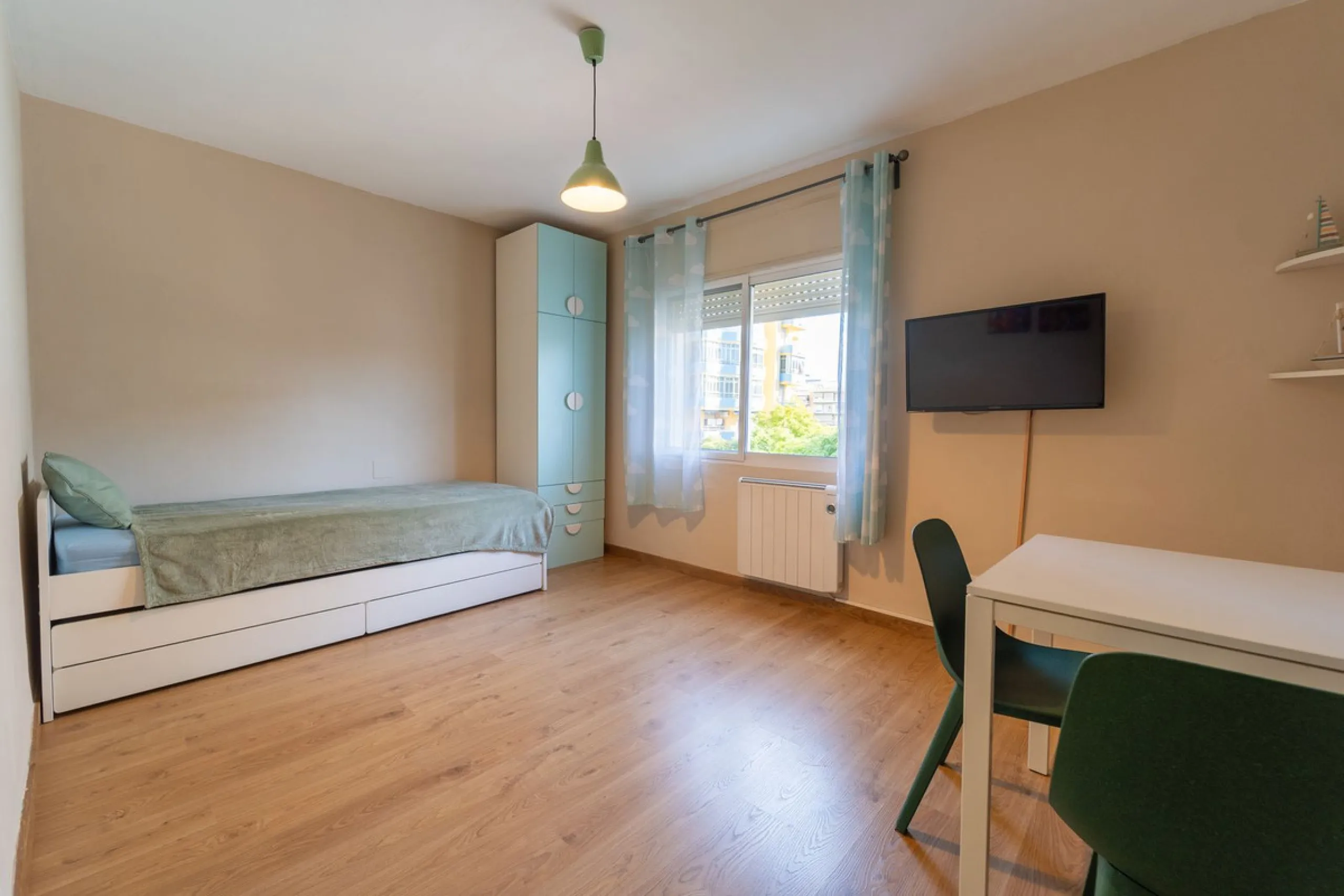 Apartment - Middle Floor Apartment в продаже в Fuengirola, Málaga. В доме 3 спален и 1 ванных комнат. Площадь дома 85 м²