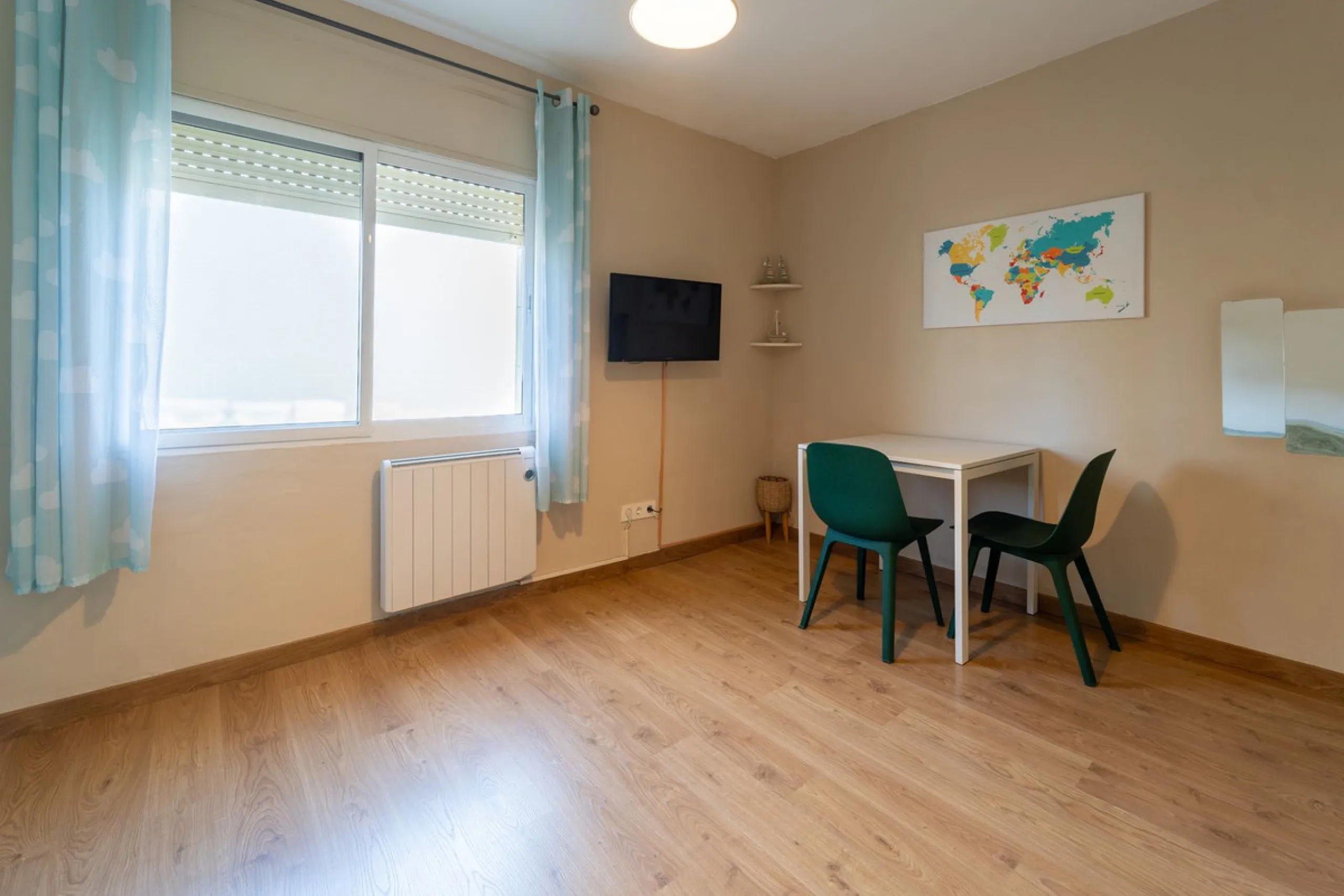 Apartment - Middle Floor Apartment в продаже в Fuengirola, Málaga. В доме 3 спален и 1 ванных комнат. Площадь дома 85 м²