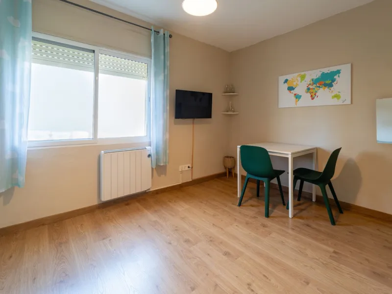 Apartment - Middle Floor Apartment в продаже в Fuengirola, Málaga. В доме 3 спален и 1 ванных комнат. Площадь дома 85 м²