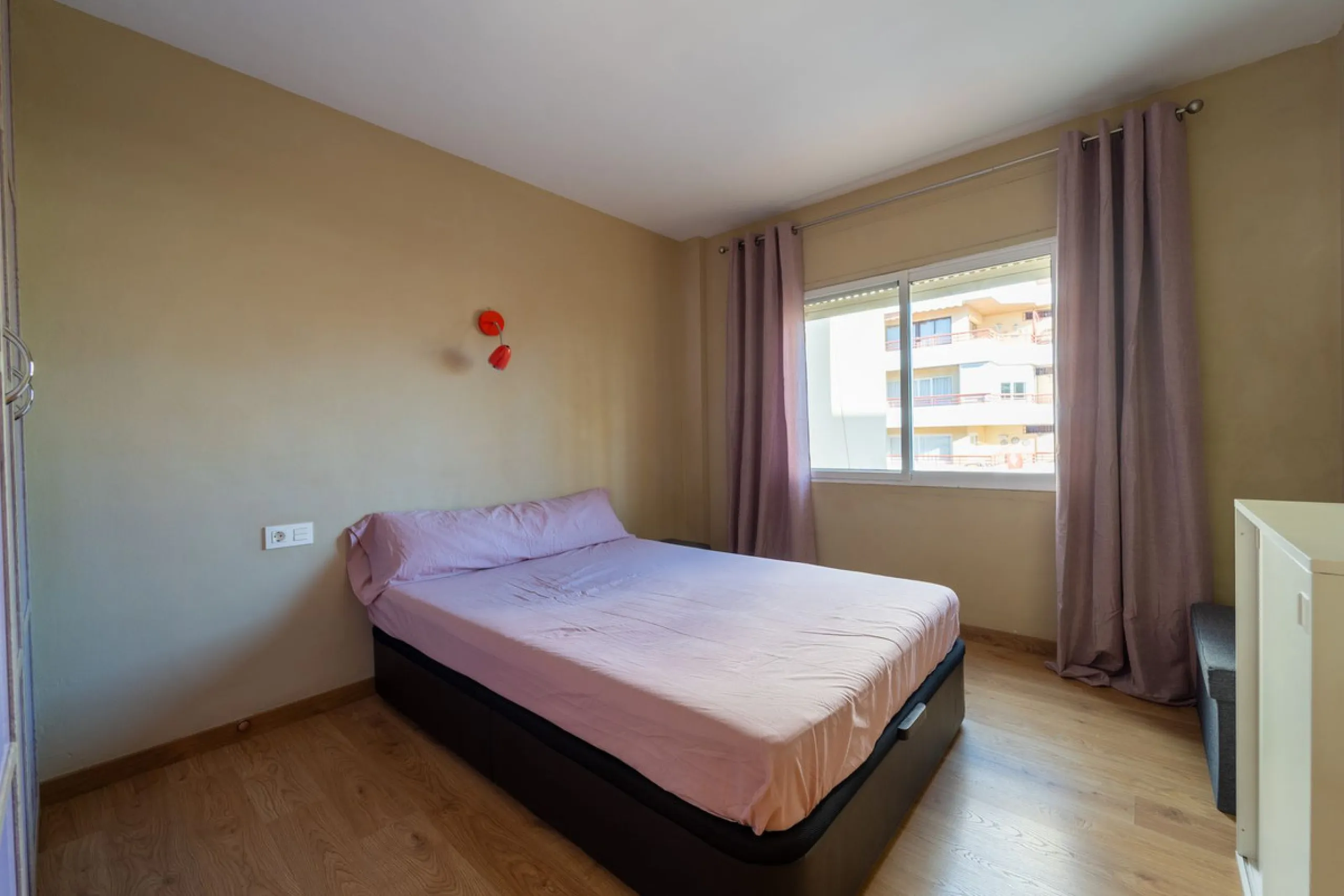 Apartment - Middle Floor Apartment в продаже в Fuengirola, Málaga. В доме 3 спален и 1 ванных комнат. Площадь дома 85 м²