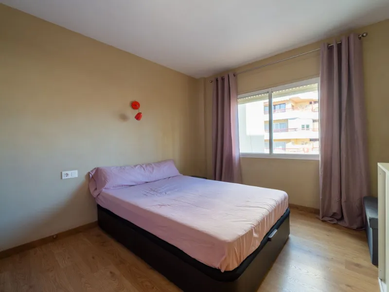Apartment - Middle Floor Apartment в продаже в Fuengirola, Málaga. В доме 3 спален и 1 ванных комнат. Площадь дома 85 м²