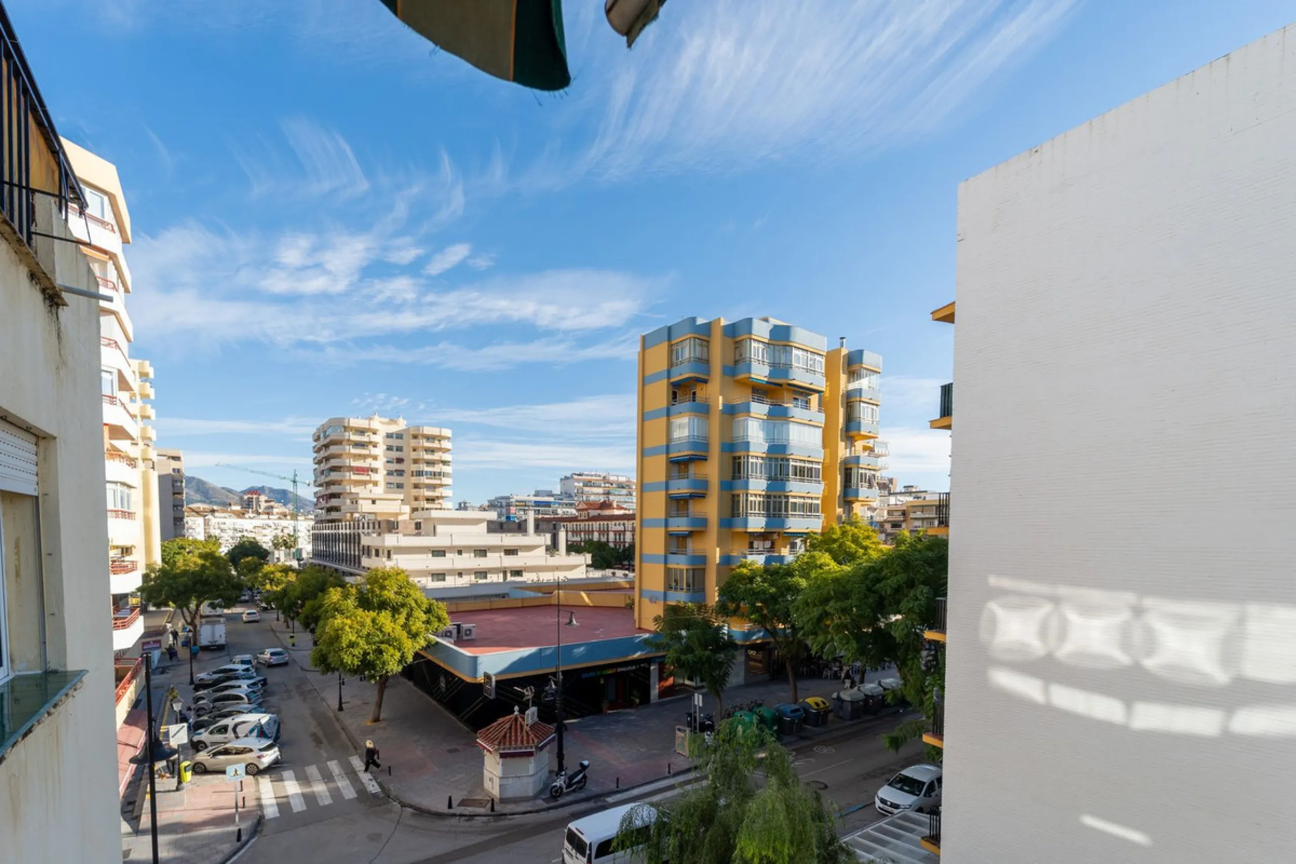Apartment - Middle Floor Apartment в продаже в Fuengirola, Málaga. В доме 3 спален и 1 ванных комнат. Площадь дома 85 м²