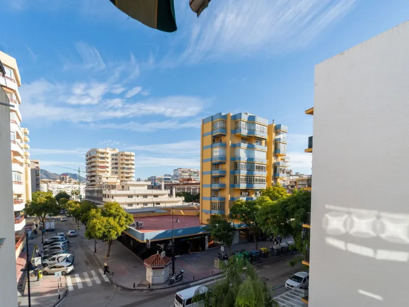Apartment - Middle Floor Apartment в продаже в Fuengirola, Málaga. В доме 3 спален и 1 ванных комнат. Площадь дома 85 м²