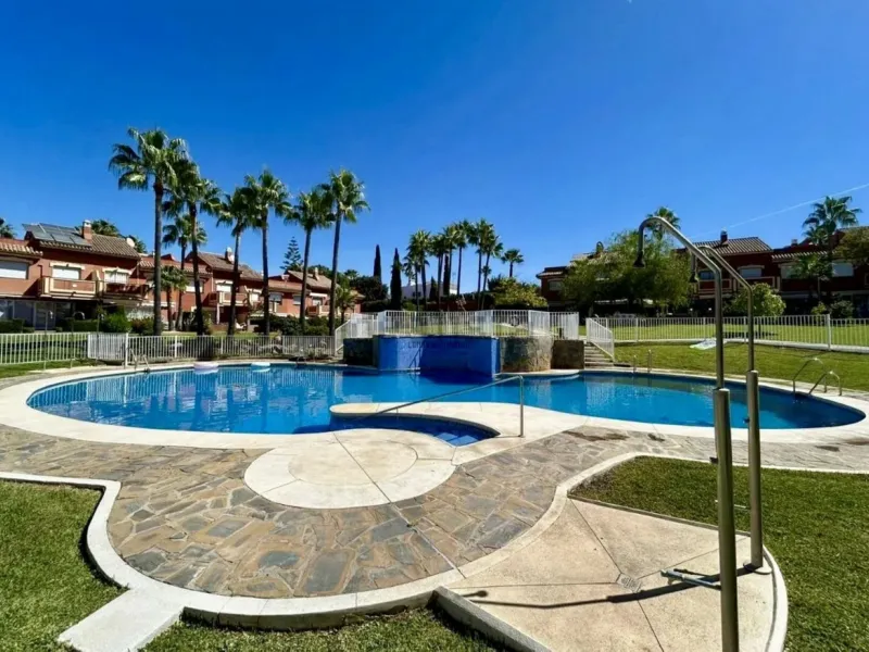 Fantastic semidetached house with a private garden in Atalaya, Monte Biarritz.
