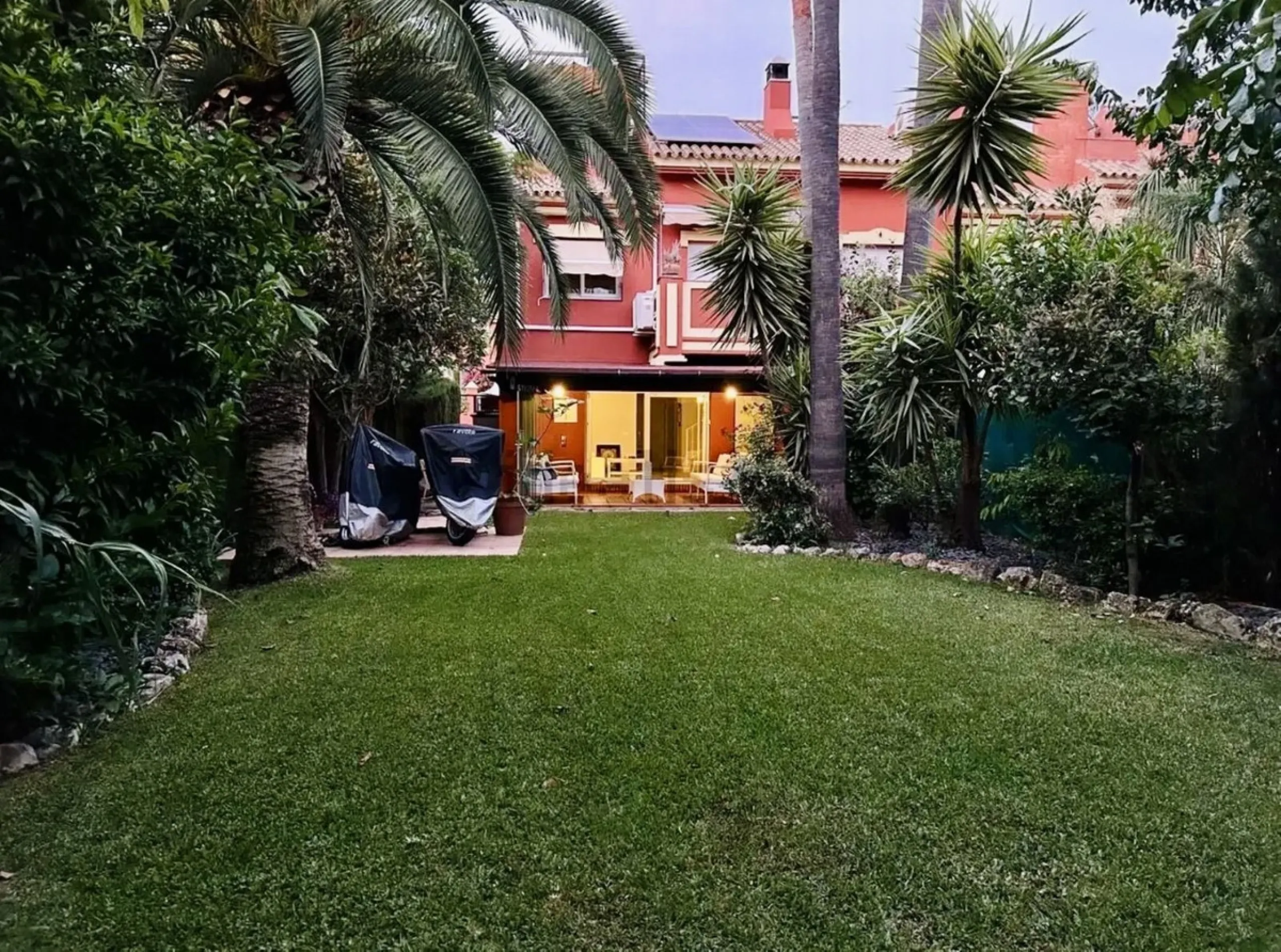 Fantastic semidetached house with a private garden in Atalaya, Monte Biarritz.