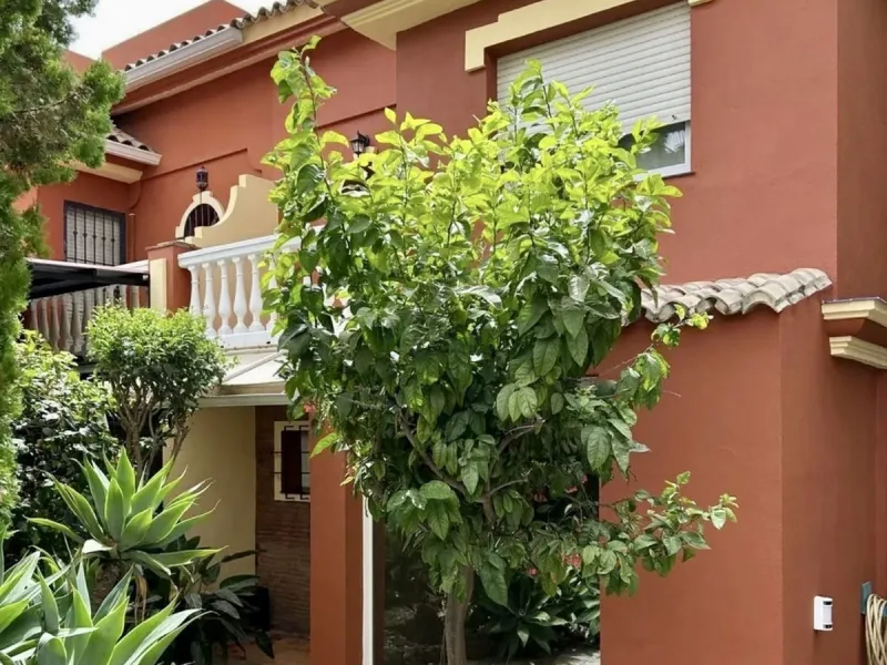 Fantastic semidetached house with a private garden in Atalaya, Monte Biarritz.