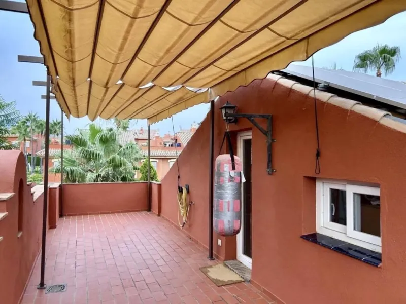 Fantastic semidetached house with a private garden in Atalaya, Monte Biarritz.