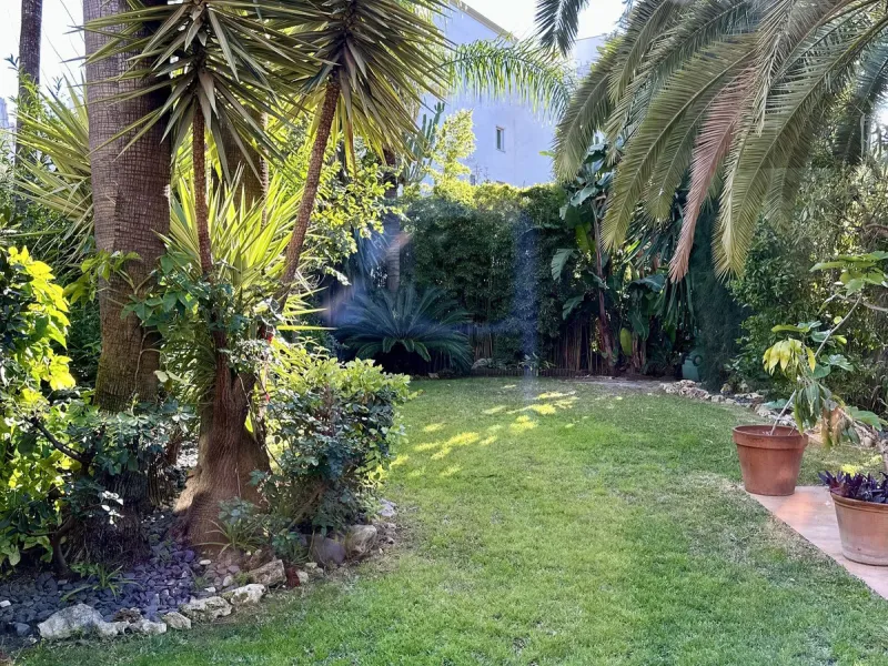 Fantastic semidetached house with a private garden in Atalaya, Monte Biarritz.