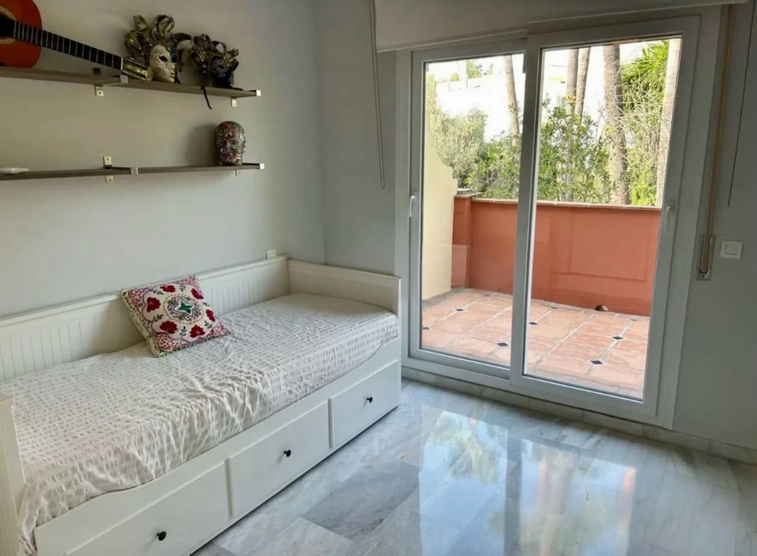Fantastic semidetached house with a private garden in Atalaya, Monte Biarritz.