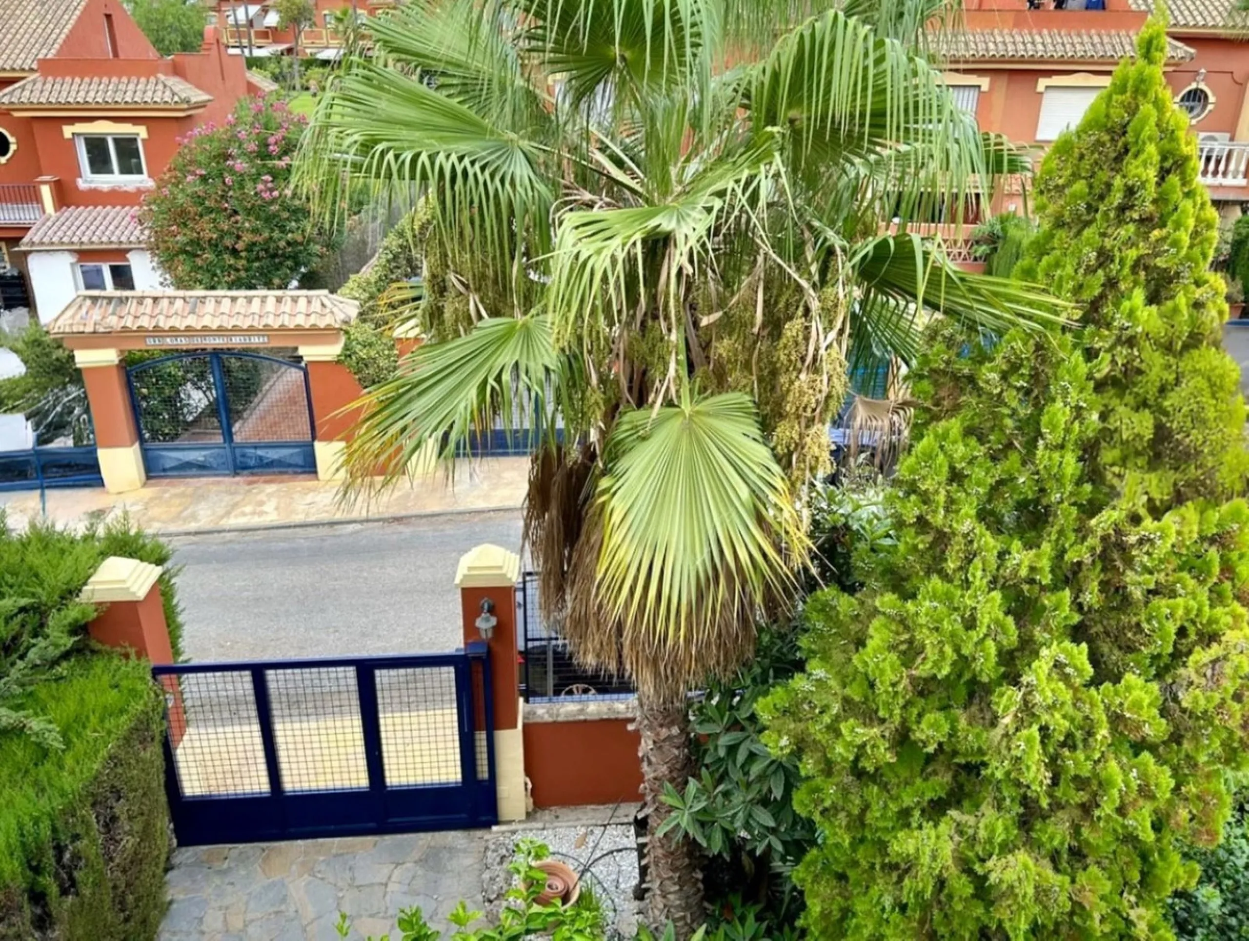 Fantastic semidetached house with a private garden in Atalaya, Monte Biarritz.