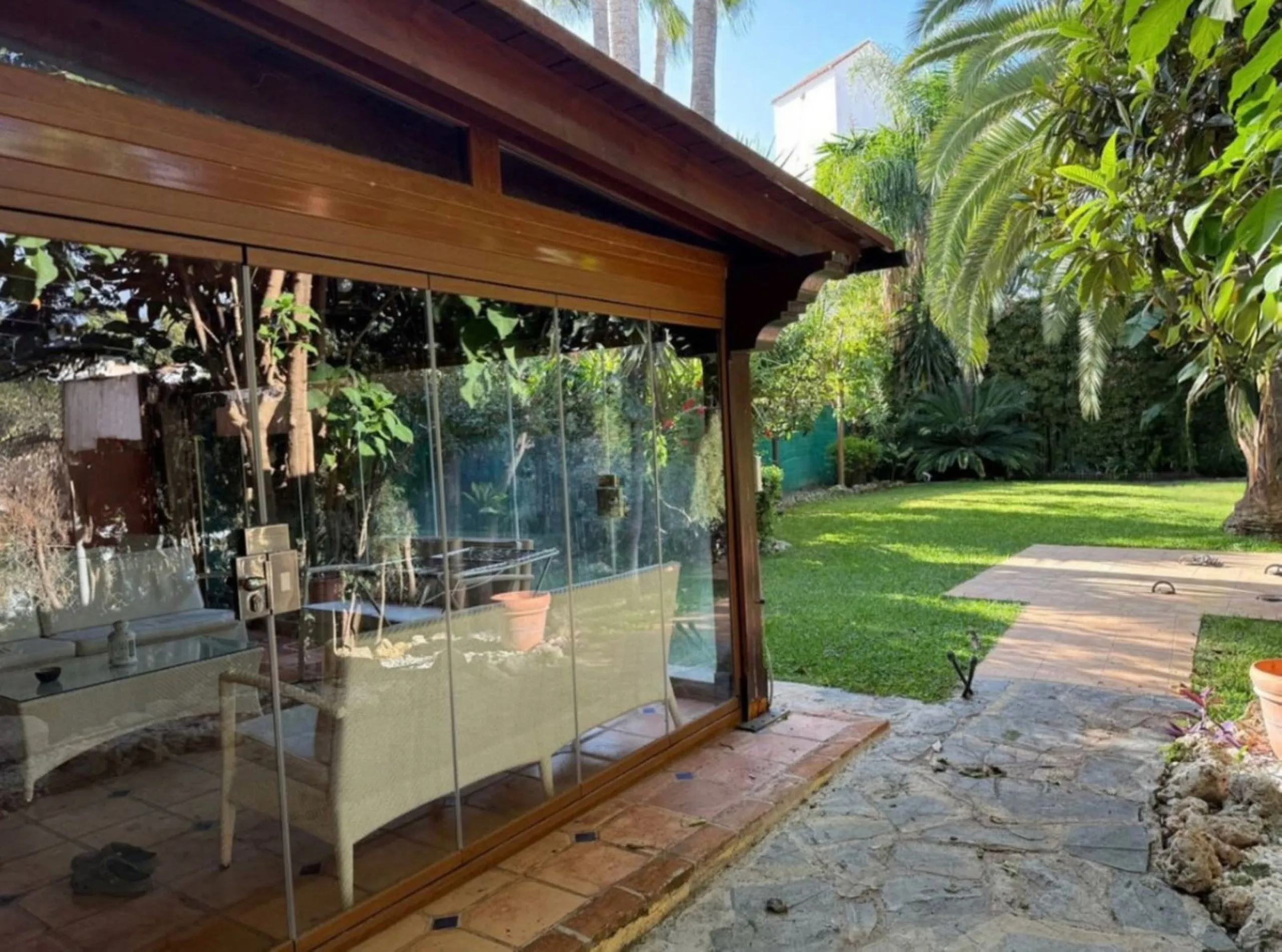 Fantastic semidetached house with a private garden in Atalaya, Monte Biarritz.