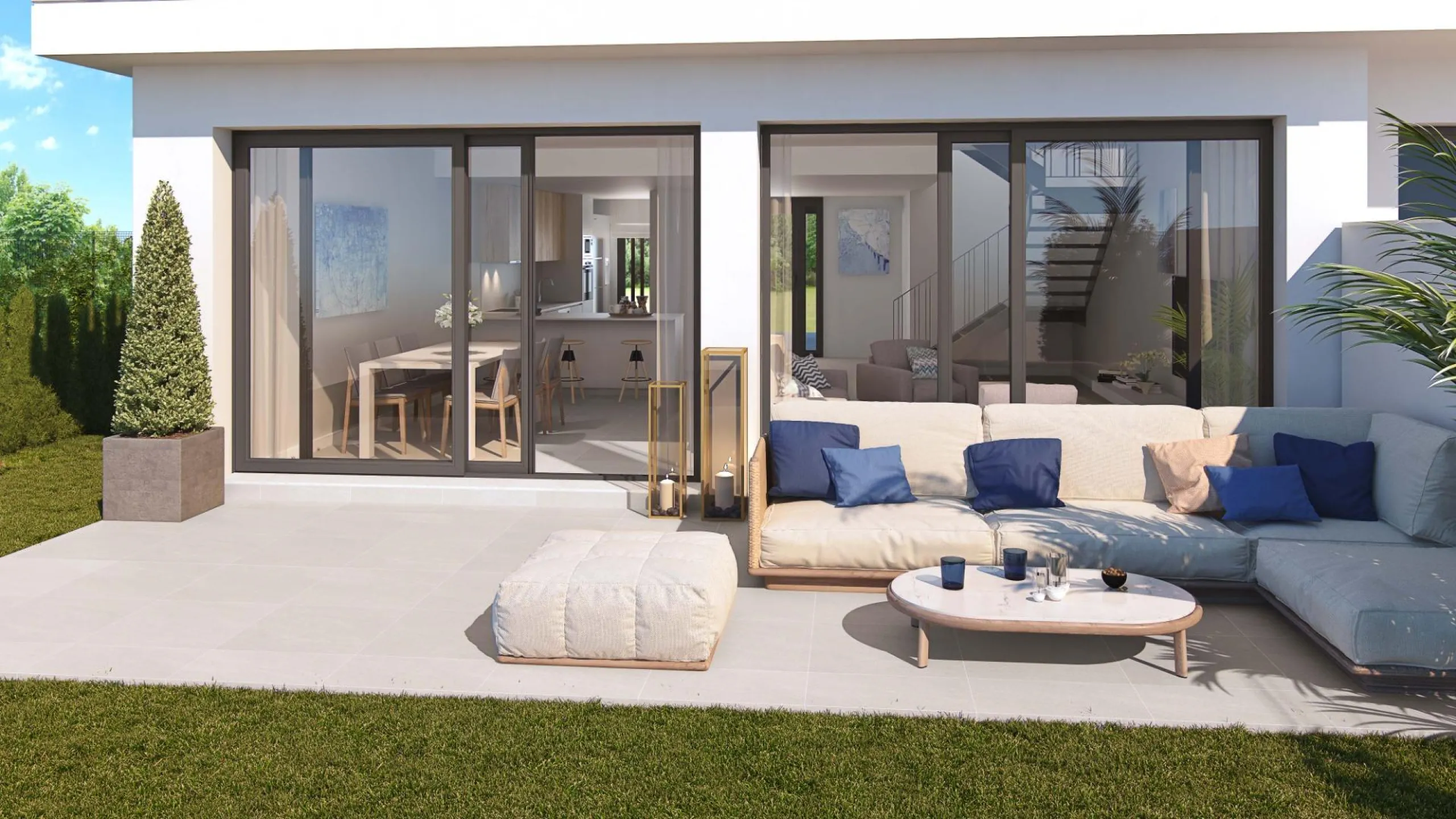 EXCLUSIVE TOWNHOUSES ON THE COSTA DE SOL IN THE AREA OF SOTOGRANDE& & Development of 32 townhouses with 4 bedrooms, front line golf. Generous outdoor space with terrace and private garden. Solarium in some homes, and 2 parking spaces. On the first f